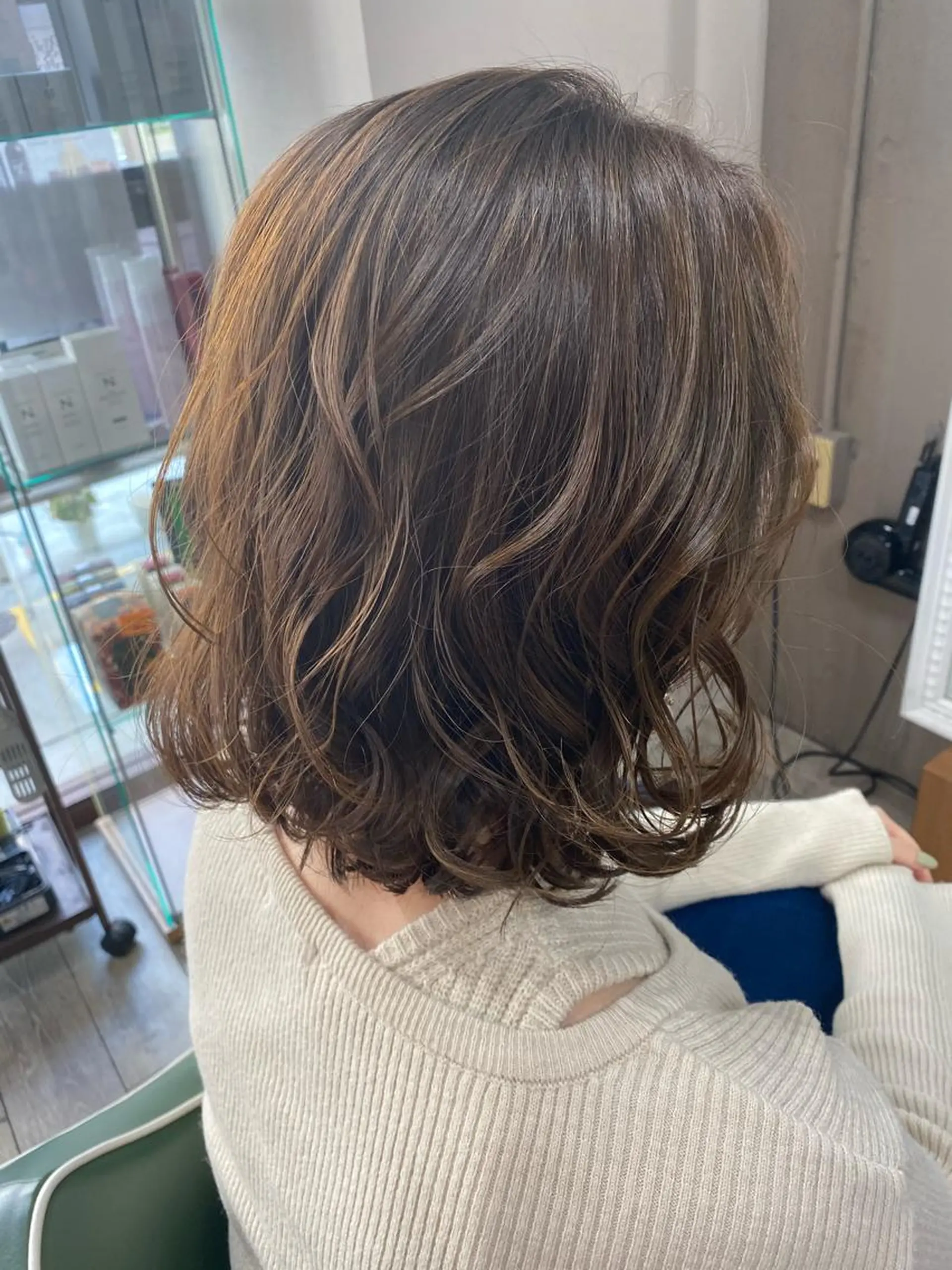 ミディアム カラー 加藤 知子のヘアスタイル