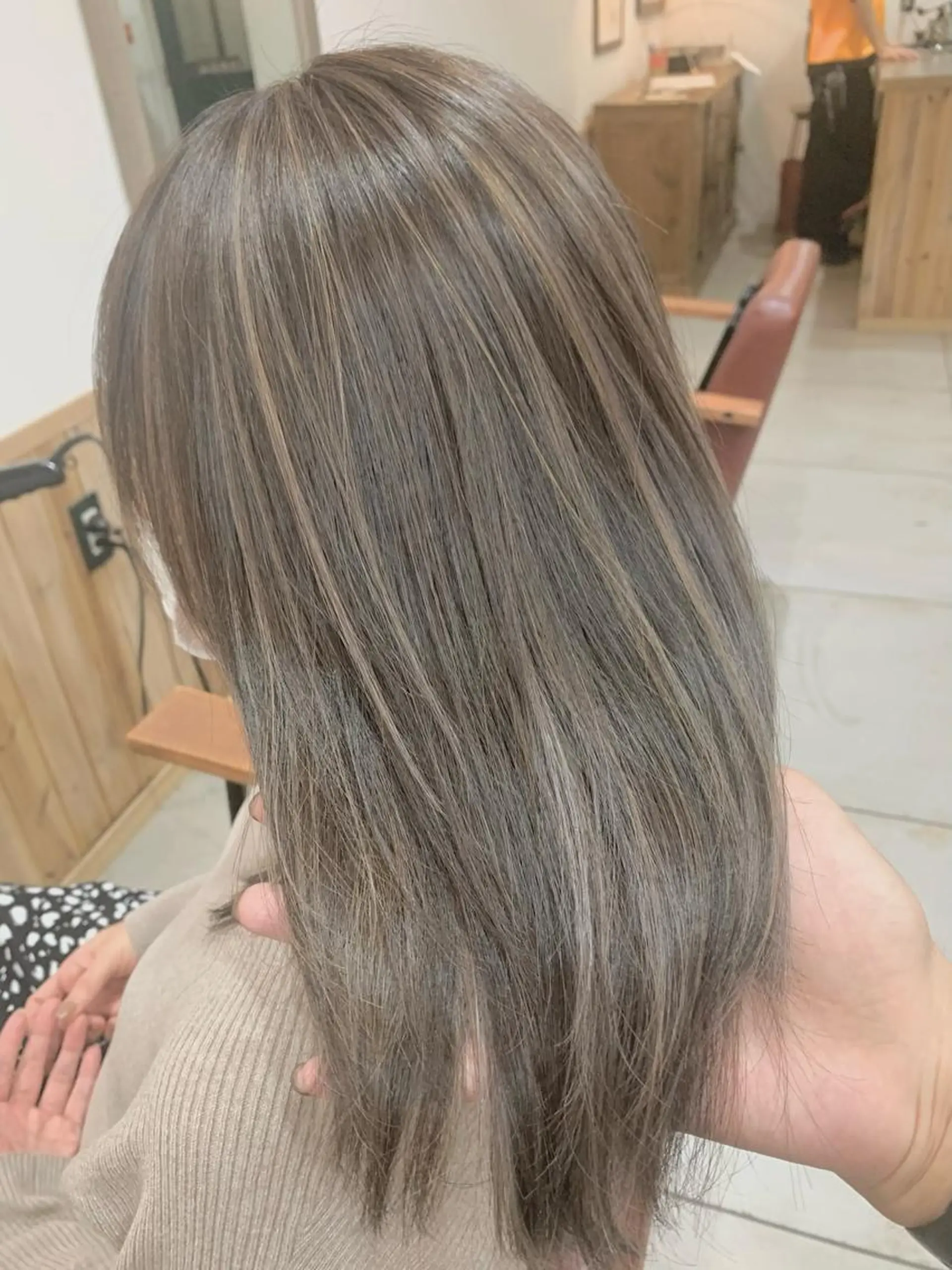 ミディアム ヘアカラー トリートメント ハイライトバレイヤー ジュ🎨川村聖吾🎨のヘアスタイル