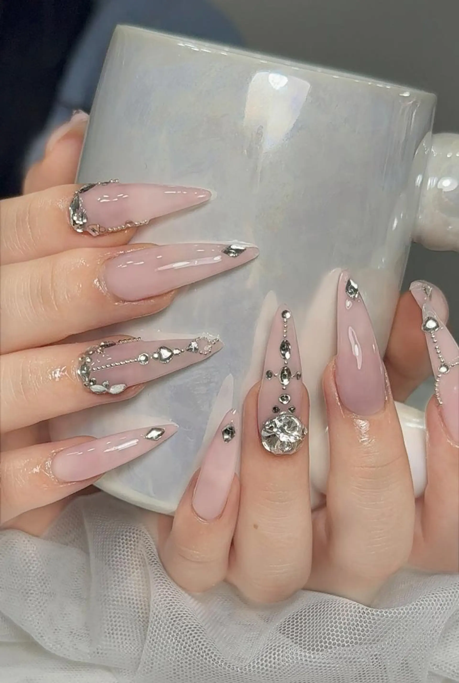 ロング カラー ベージュカラー グラデーションカラー ピンクカラー 韓国風ヘア ハンドネイル Bling Salonのネイルデザイン