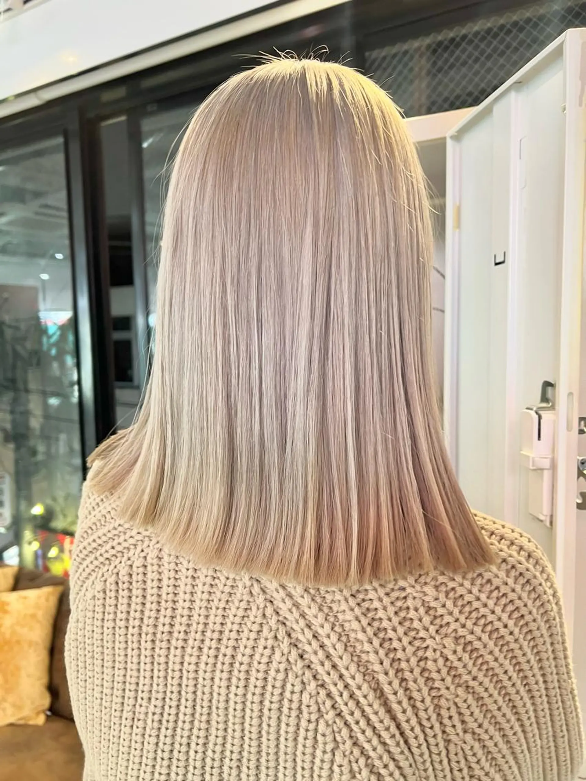 セミロング カラー ヘアアレンジ 🧨ブリーチー×ボブ レイヤー💎じゅえるのヘアスタイル