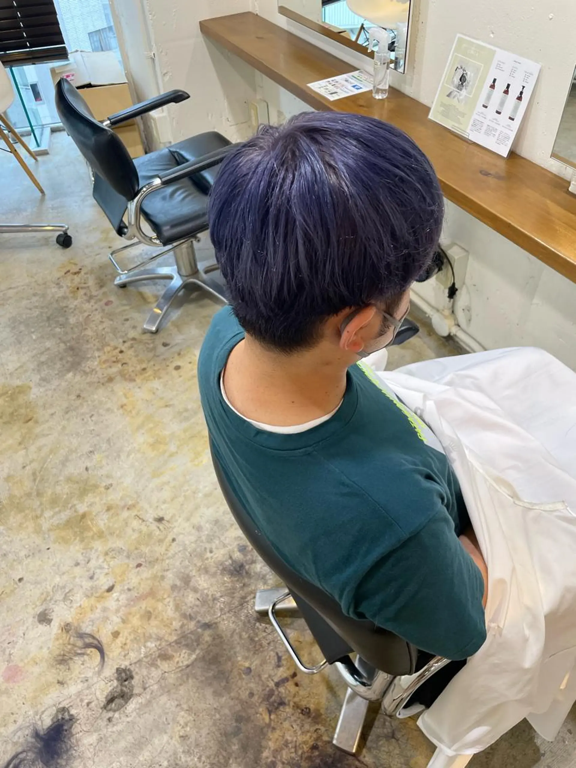ショート カラー メンズ メンズブリーチ ブリーチ ブルーカラー ブルーラベンダー ラベンダーカラー カット ヘアカラー トリートメント MIOベージュカラー 柔らかいカラーのヘアスタイル