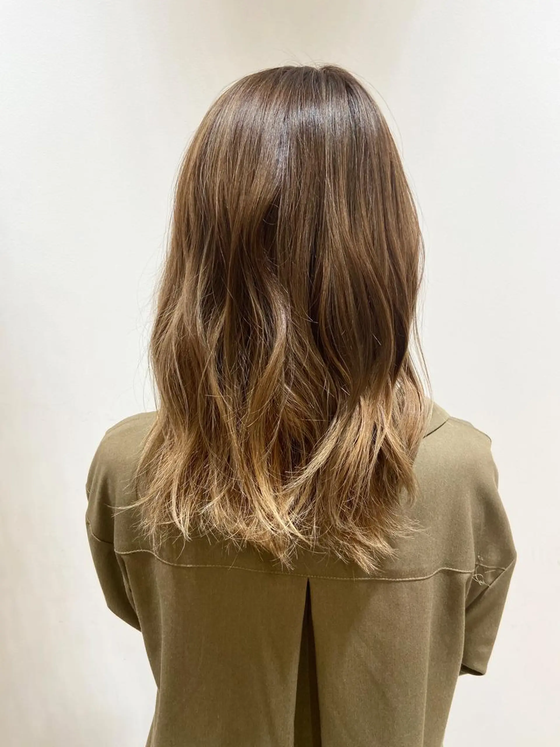 セミロング カラー 🐺ウルフ/レイヤー 似合わせ‎🤍沙羅のヘアスタイル