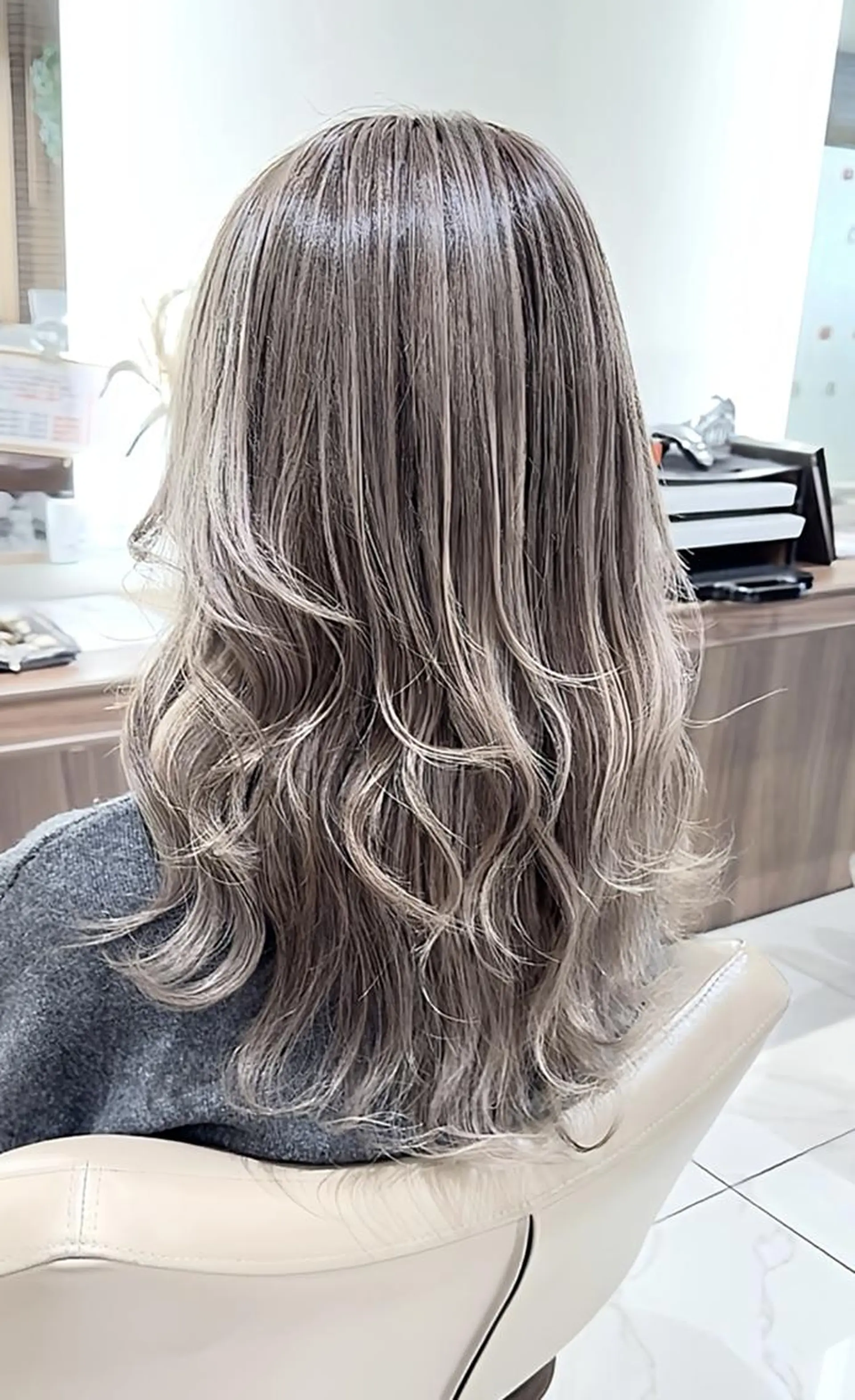 セミロング カラー バレイヤージュ 髪質改善 レイヤーカット カット ヘアカラー トリートメント 山崎俊輔/髪質改善 /バレイヤージュのヘアスタイル