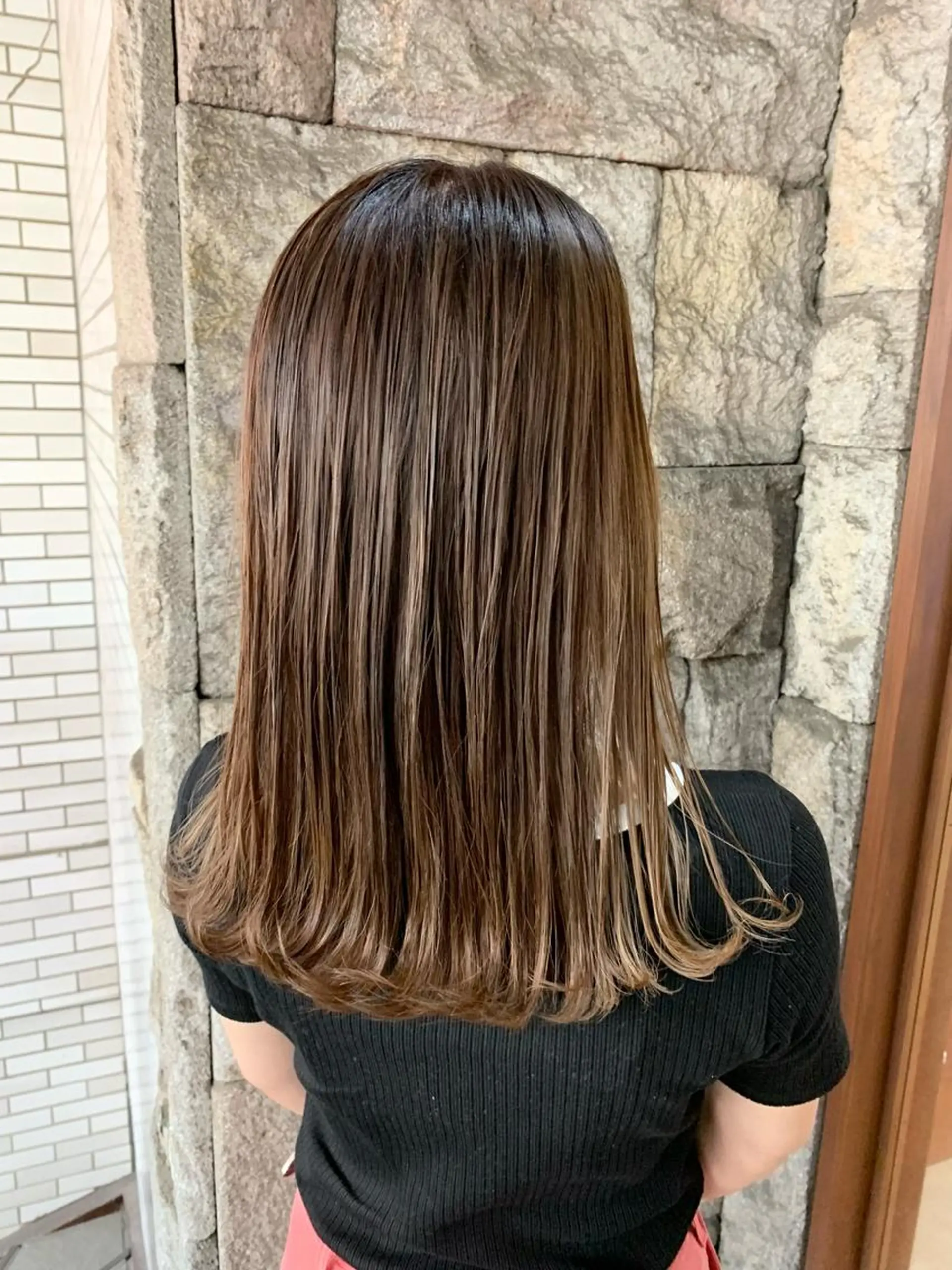 セミロング カラー 蓮見  友里のヘアスタイル