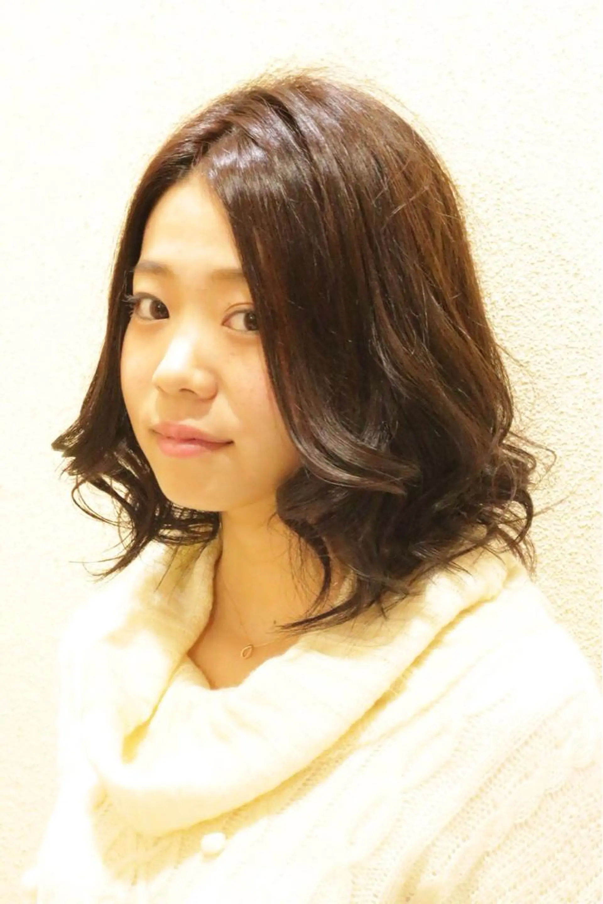 ミディアム カラー パーマ 小顔カット Lindo 本田のヘアスタイル