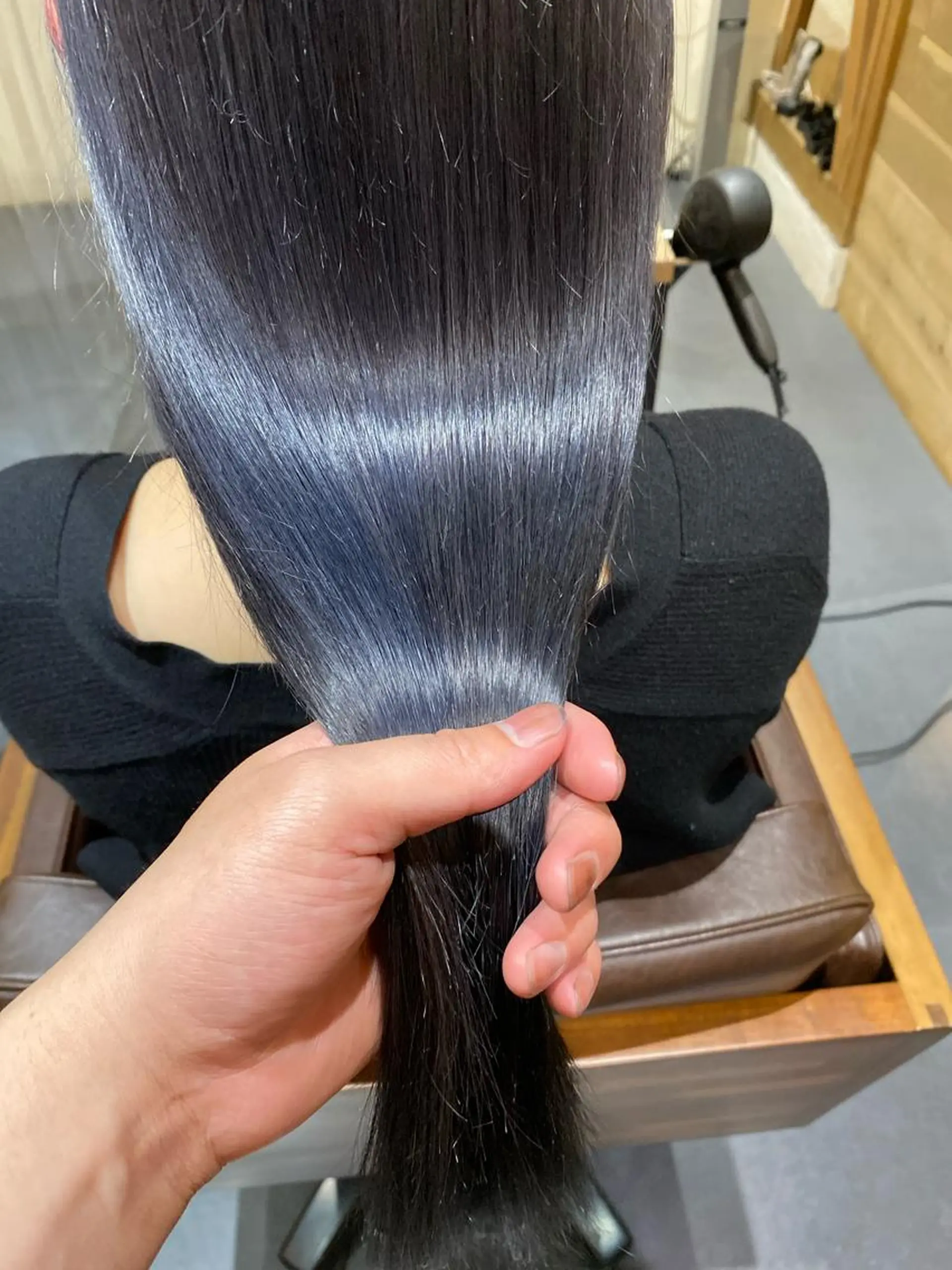 ミディアム カラー ハラ ルイスのヘアスタイル