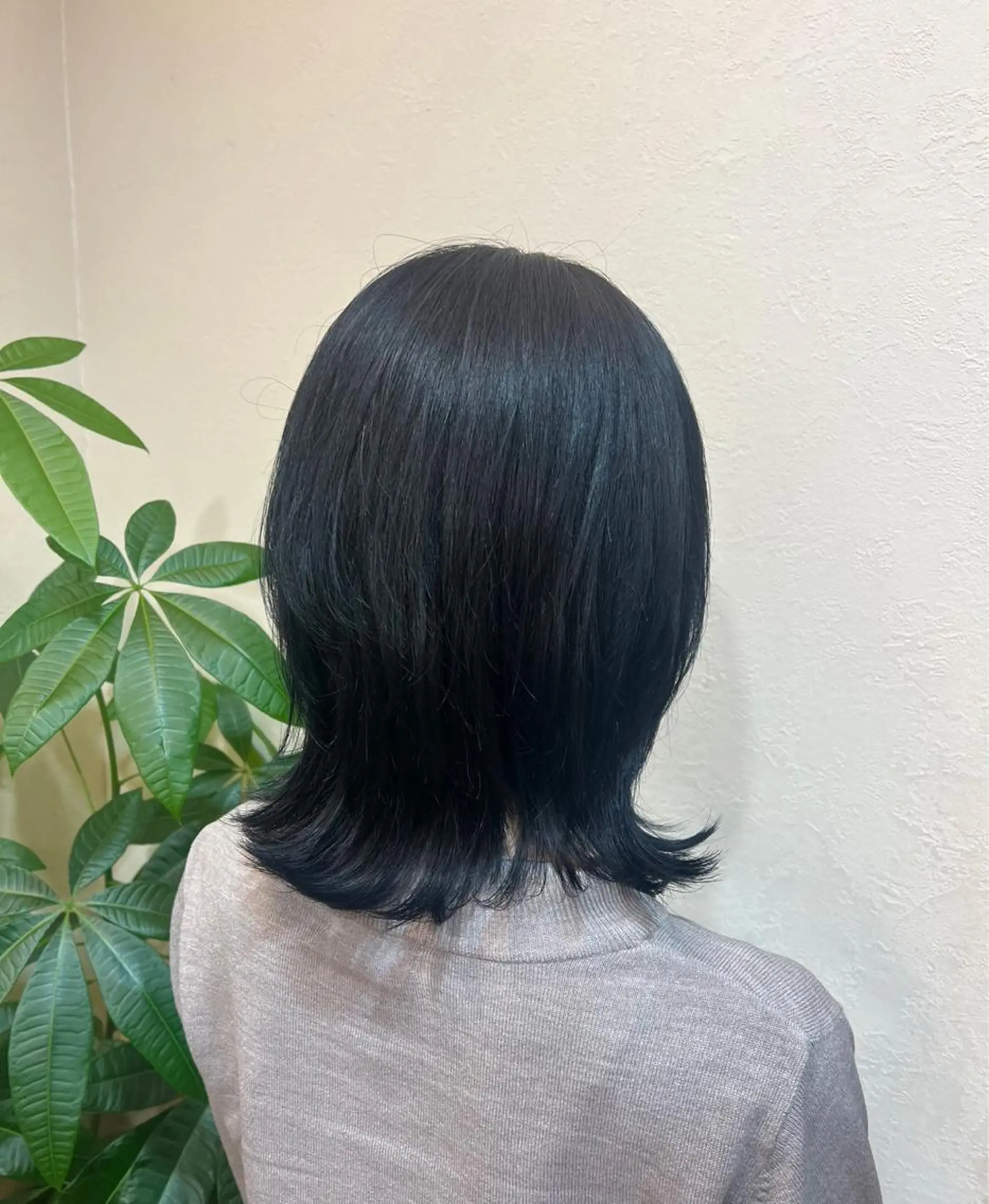 ショート カラー 黒髪 ブリーチ ブルーカラー ブルーブラック 山田 恭華 /縮毛矯正のヘアスタイル