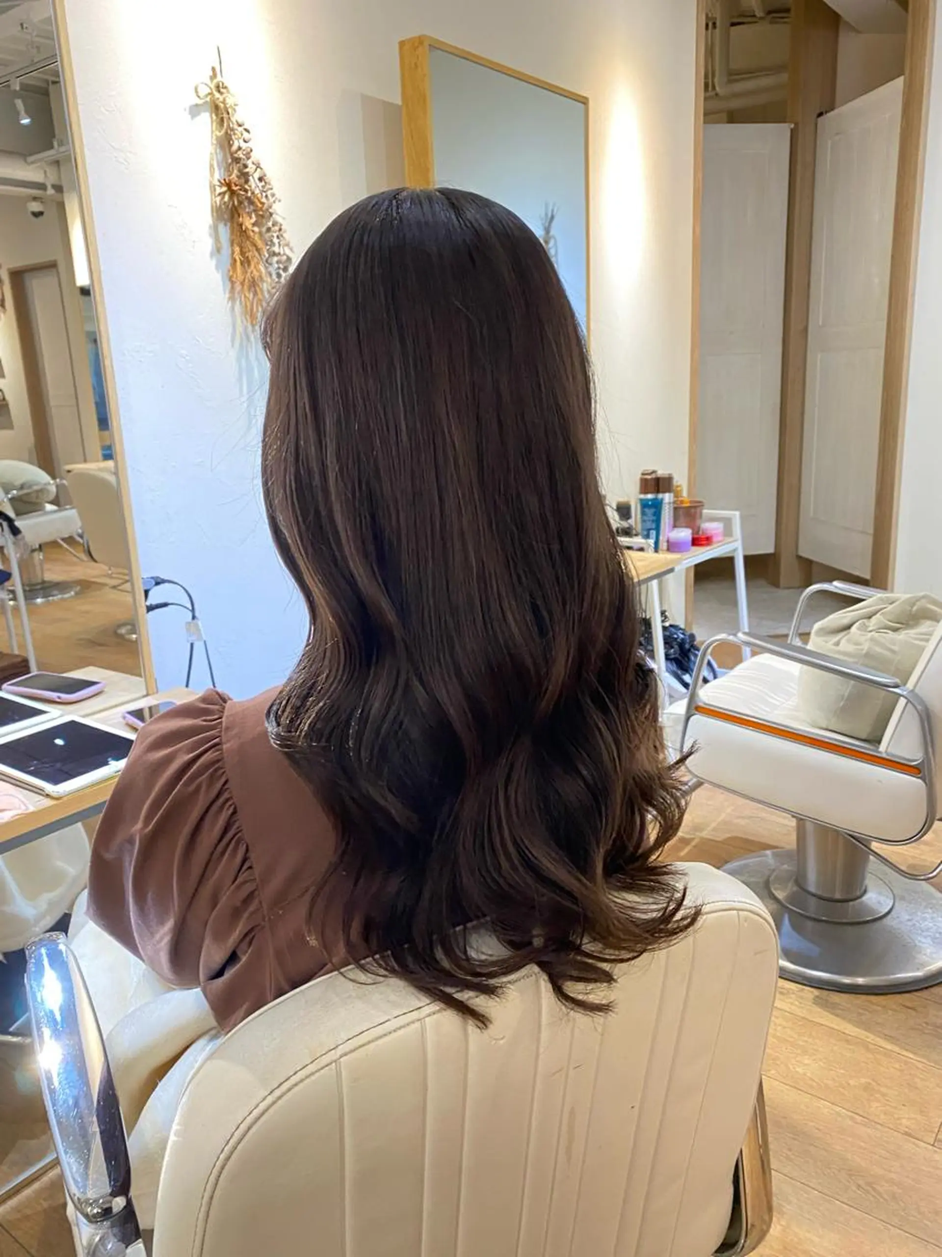 ロング カラー ブラウンカラー チョコレートブラウン カット ヘアカラー トリートメント newi 京橋 【yuuki】のヘアスタイル