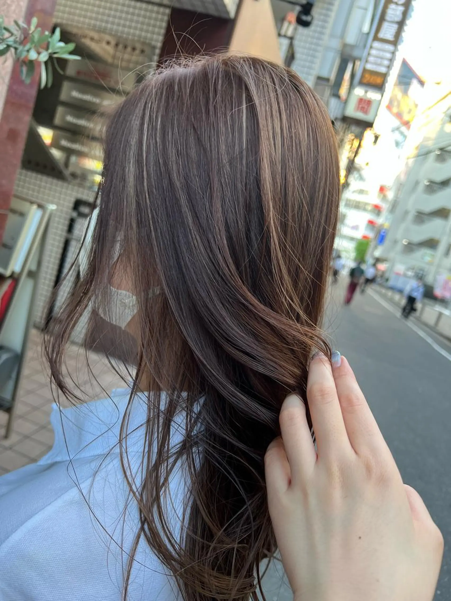 ロング ヘアカラー 韓国ヘア🇰🇷/ レイヤーカット✂︎のヘアスタイル