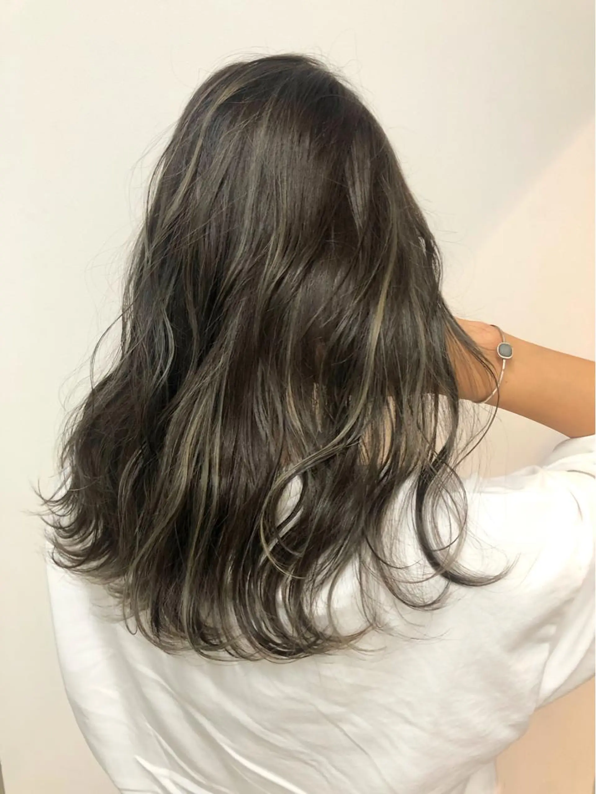 カラー グレージュ ハイライトカラー ディレクター ノナカのヘアスタイル