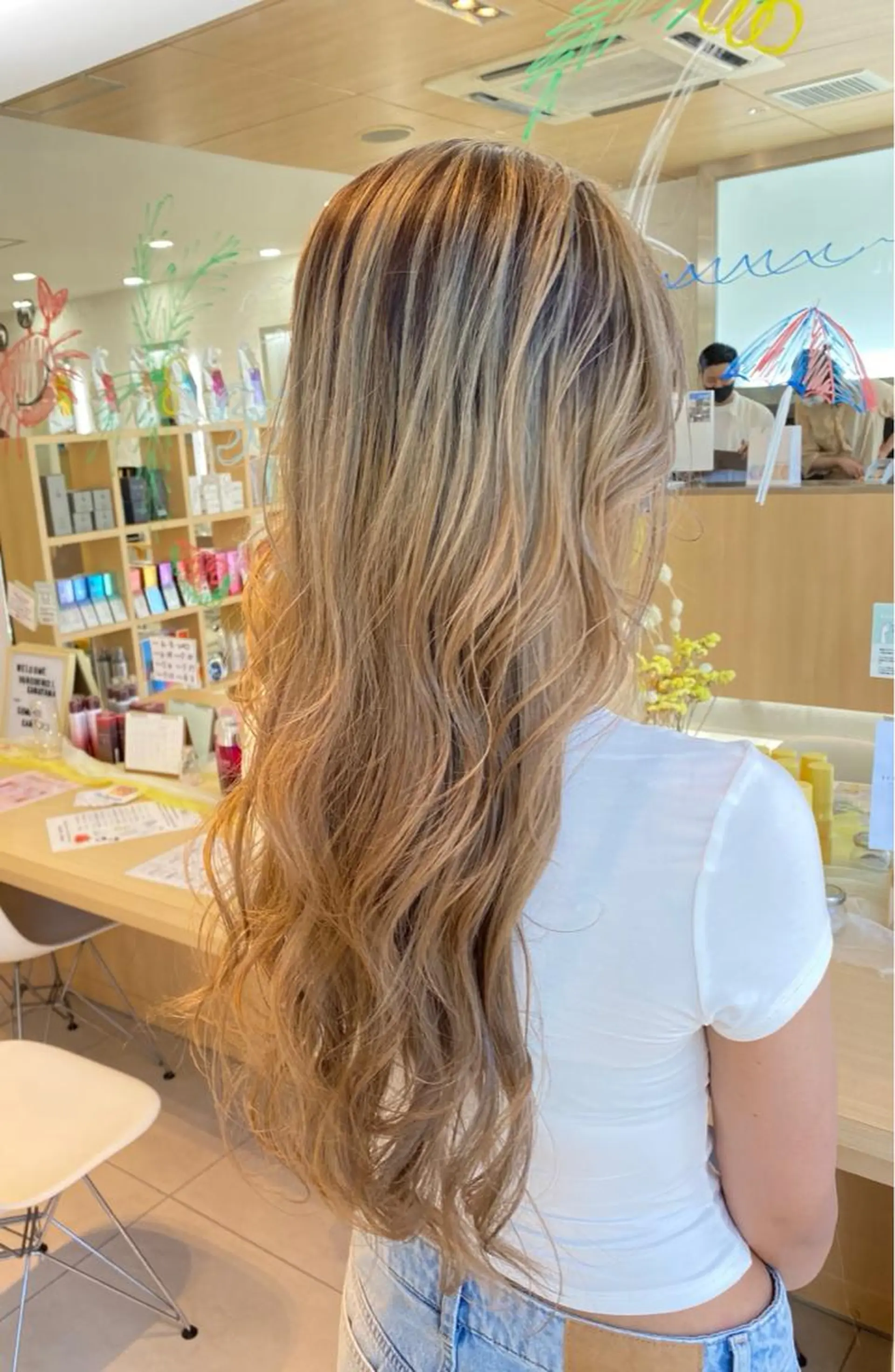 ロング カラー バレイヤージュ ベージュカラー ブリーチ 透明感カラー レイヤーカット 🍀透明感抜群🍀/ ハイトーンカラーのヘアスタイル