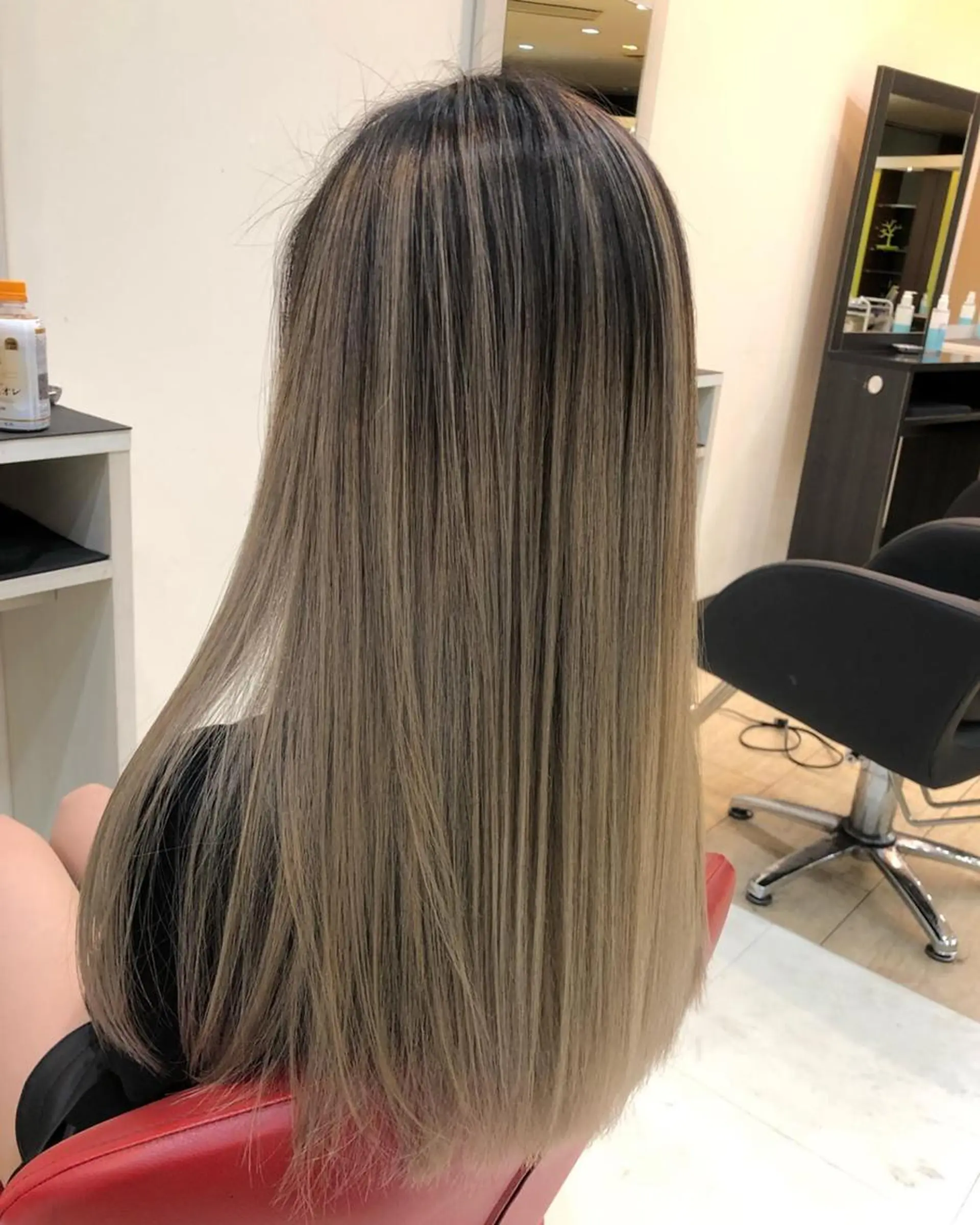 ショート カラー パーマ ヘアアレンジ メンズ 切りっぱなしボブ メンズバレイヤージュ メンズブリーチ メンズハイライト メンズハイトーン yasu ヤスのヘアスタイル