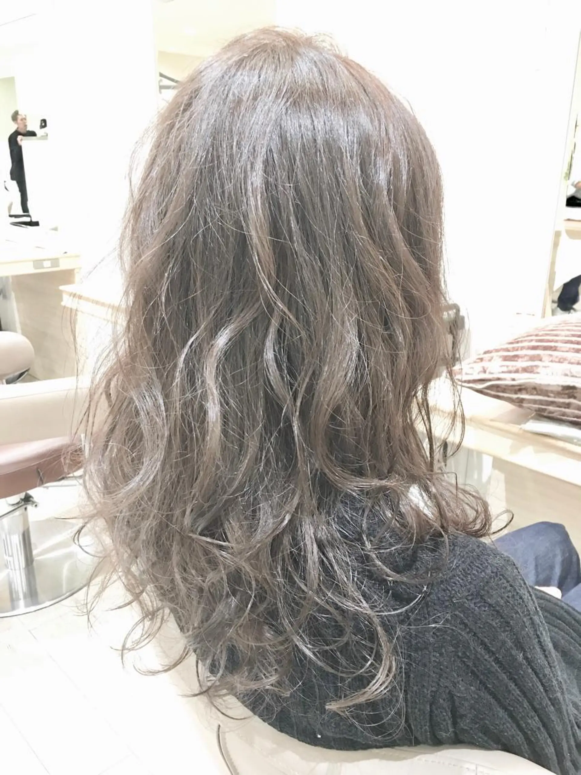 ロング カラー グレージュ イルミナカラー 店長     押野 勇也のヘアスタイル