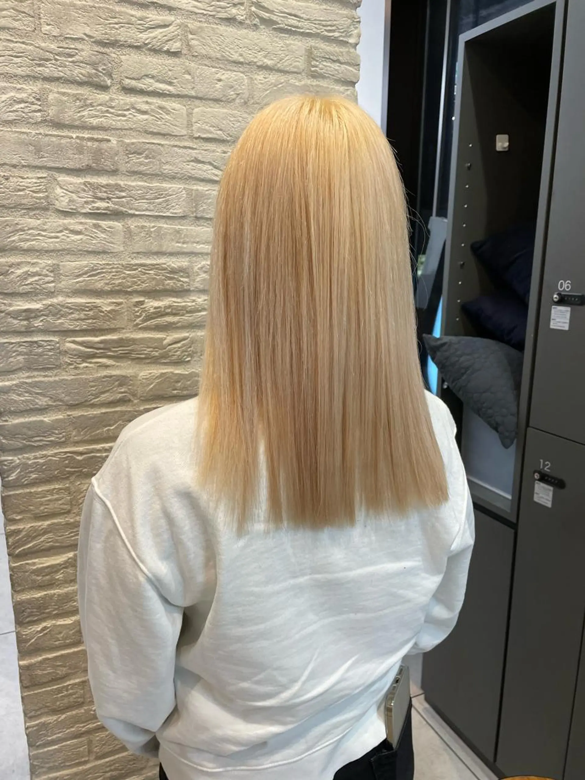 カラー ヘアアレンジ 神戸三宮ダメージレス ブリーチ特化 麟太郎のヘアスタイル