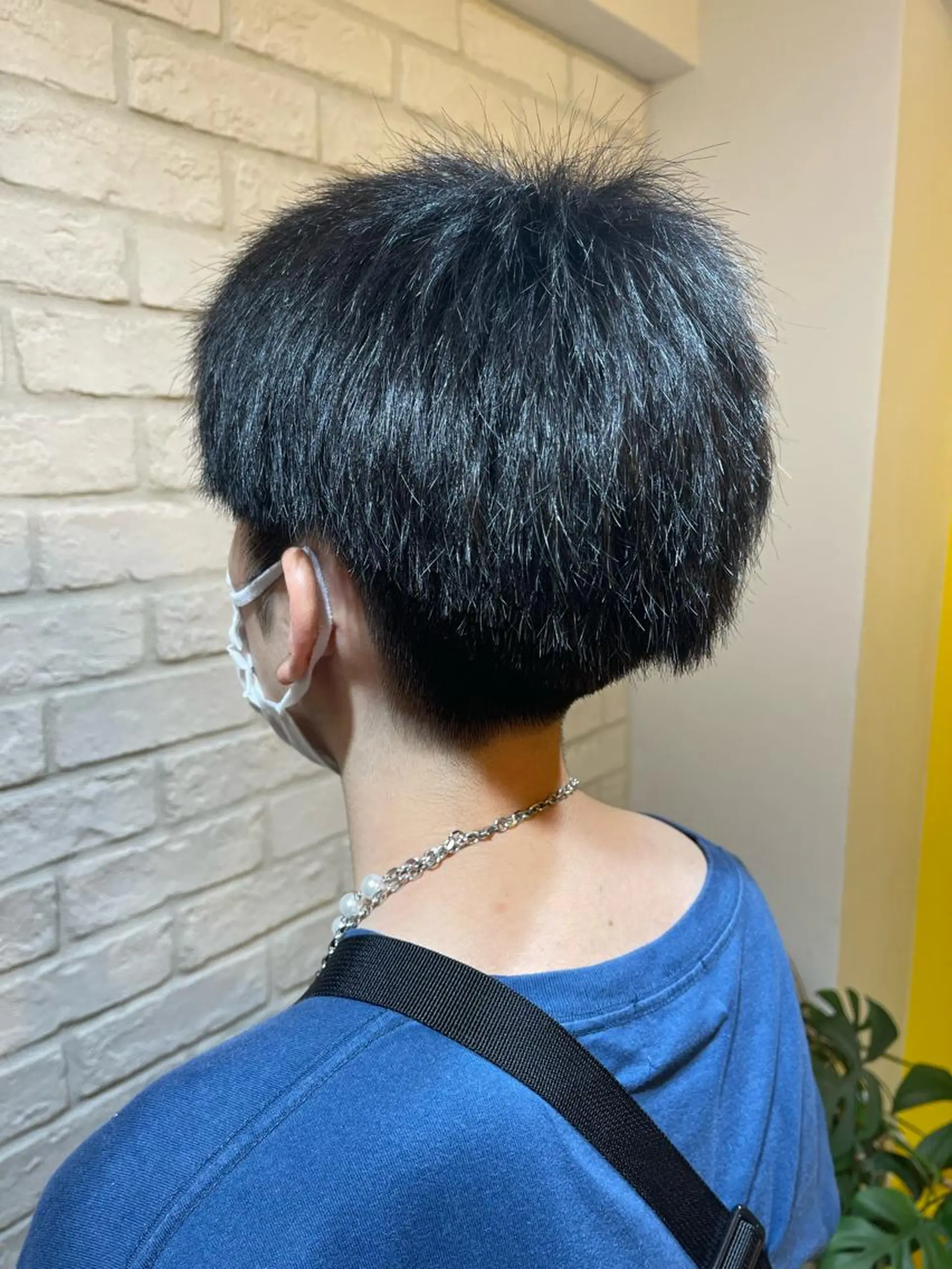 カラー メンズ メンズ就活ヘア 黒髪 ブルーカラー ブルーブラック 透明感カラー レディースカット 募集/今間 海音のヘアスタイル