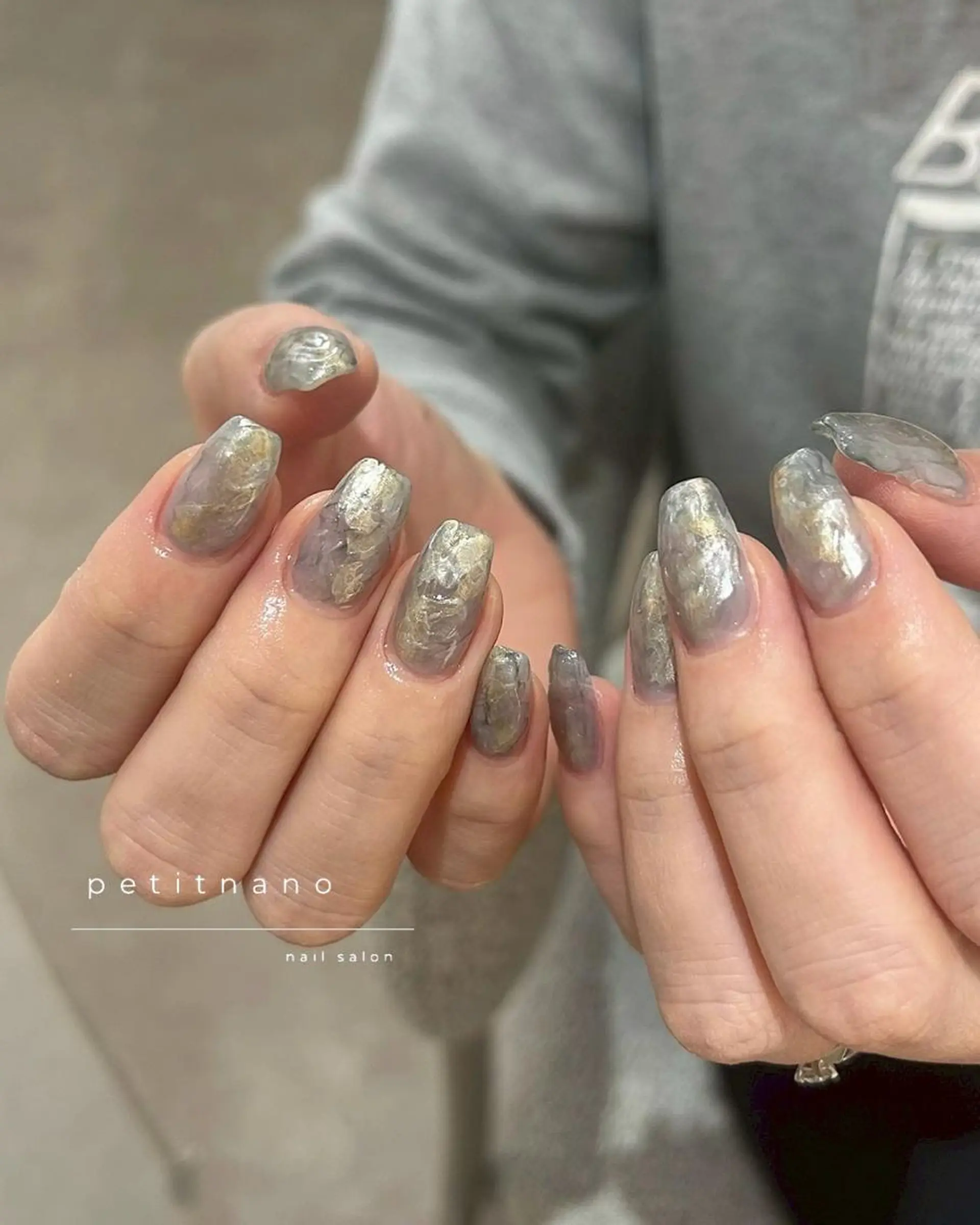 ネイル シルバー スクエアネイル ハンドネイル nail◯ petitnanoのネイルデザイン