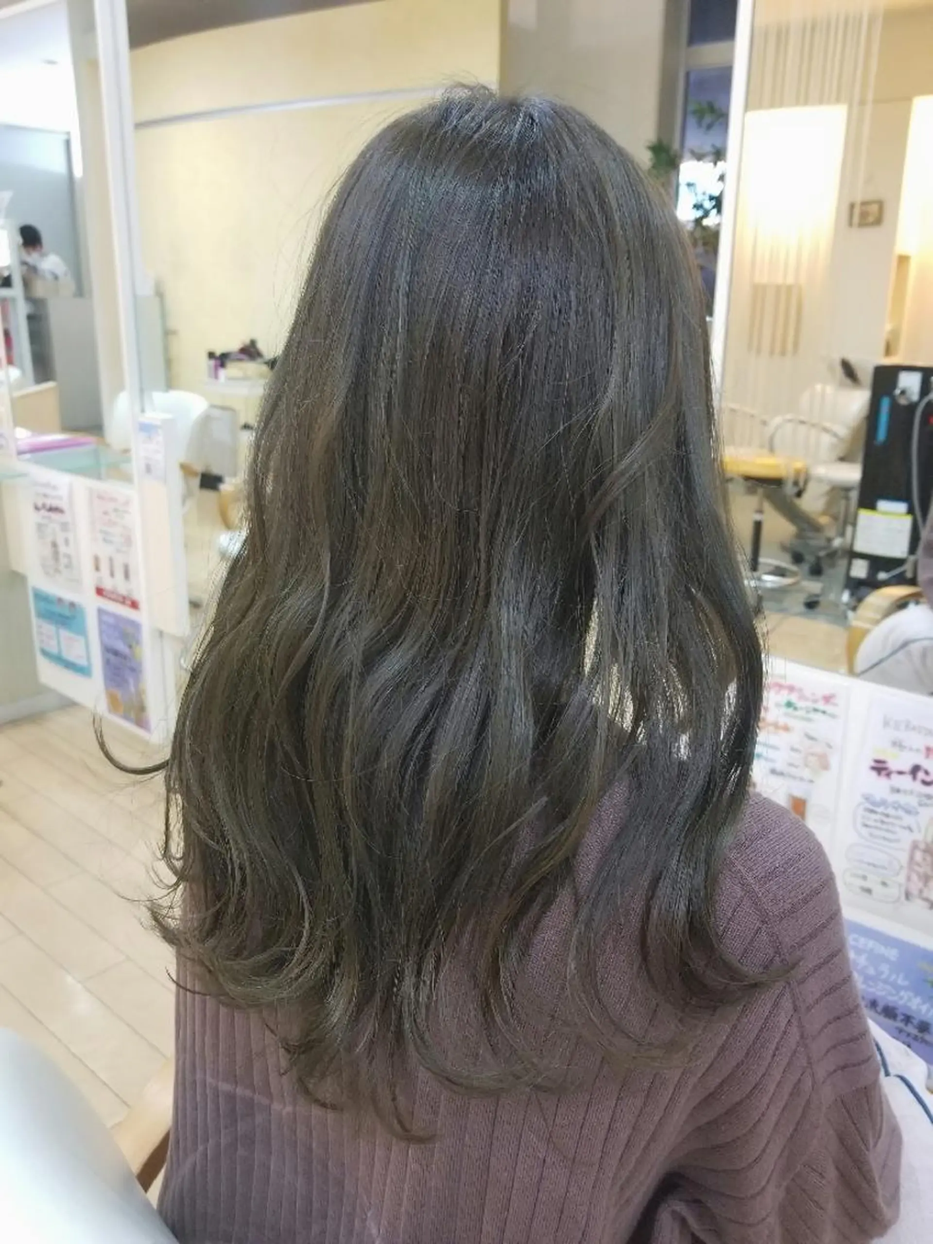 ロング カラー アッシュ オリーブアッシュ 関口 友菜のヘアスタイル