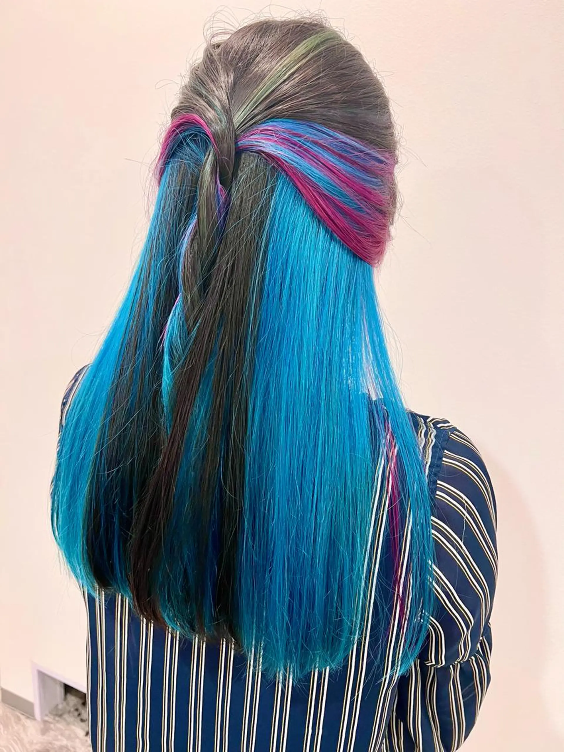 セミロング 縮毛矯正 カット ヘアカラー トリートメント ブリーチ毛に縮毛矯正 ✨カラー✨山田 正幸のヘアスタイル