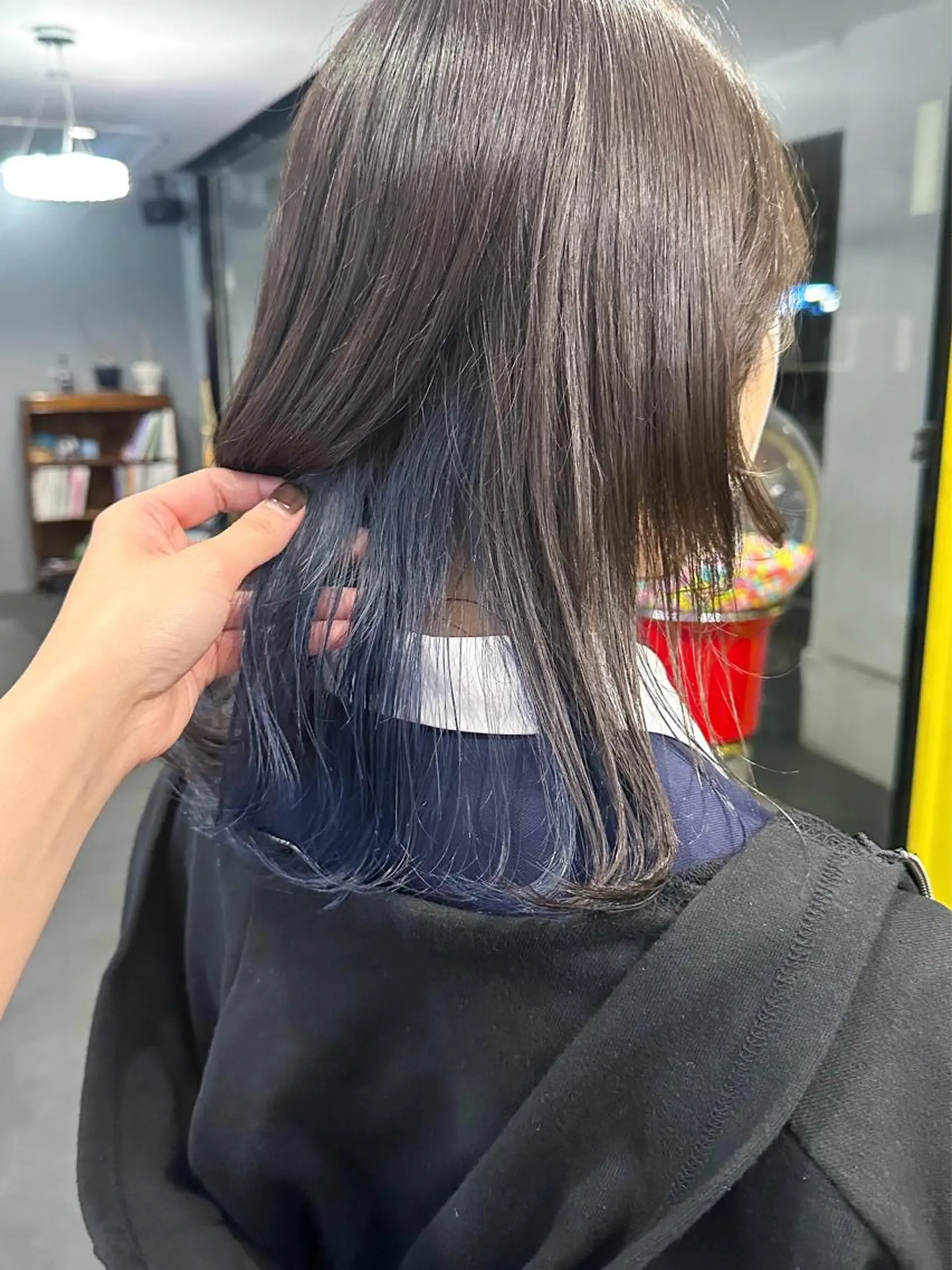 セミロング カラー ブルーカラー 透明感カラー グレージュ パープルカラー シルバー 桒村 沙綾のヘアスタイル