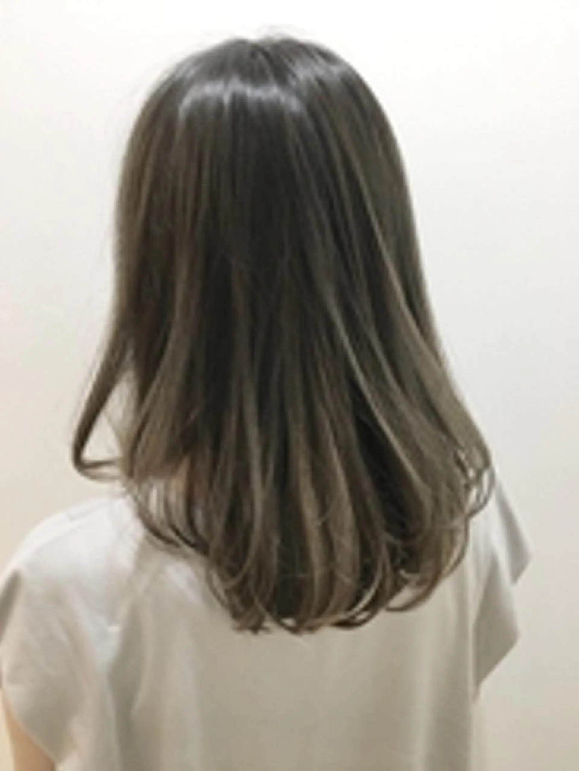 セミロング カラー 松戸　レイヤーカット 野口　康太郎のヘアスタイル