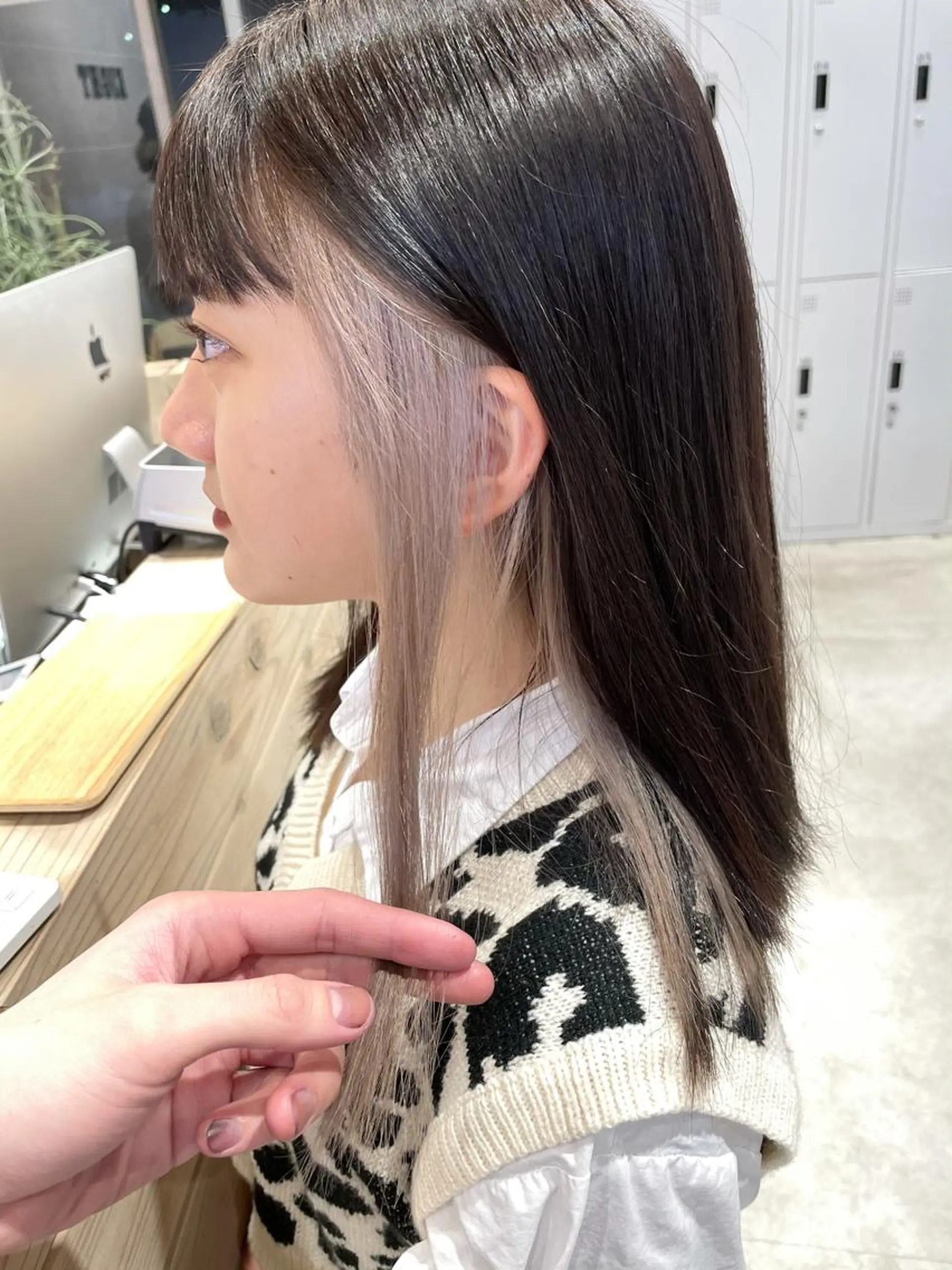 セミロング カラー ハイトーン×レイヤー ／遠藤将太のヘアスタイル