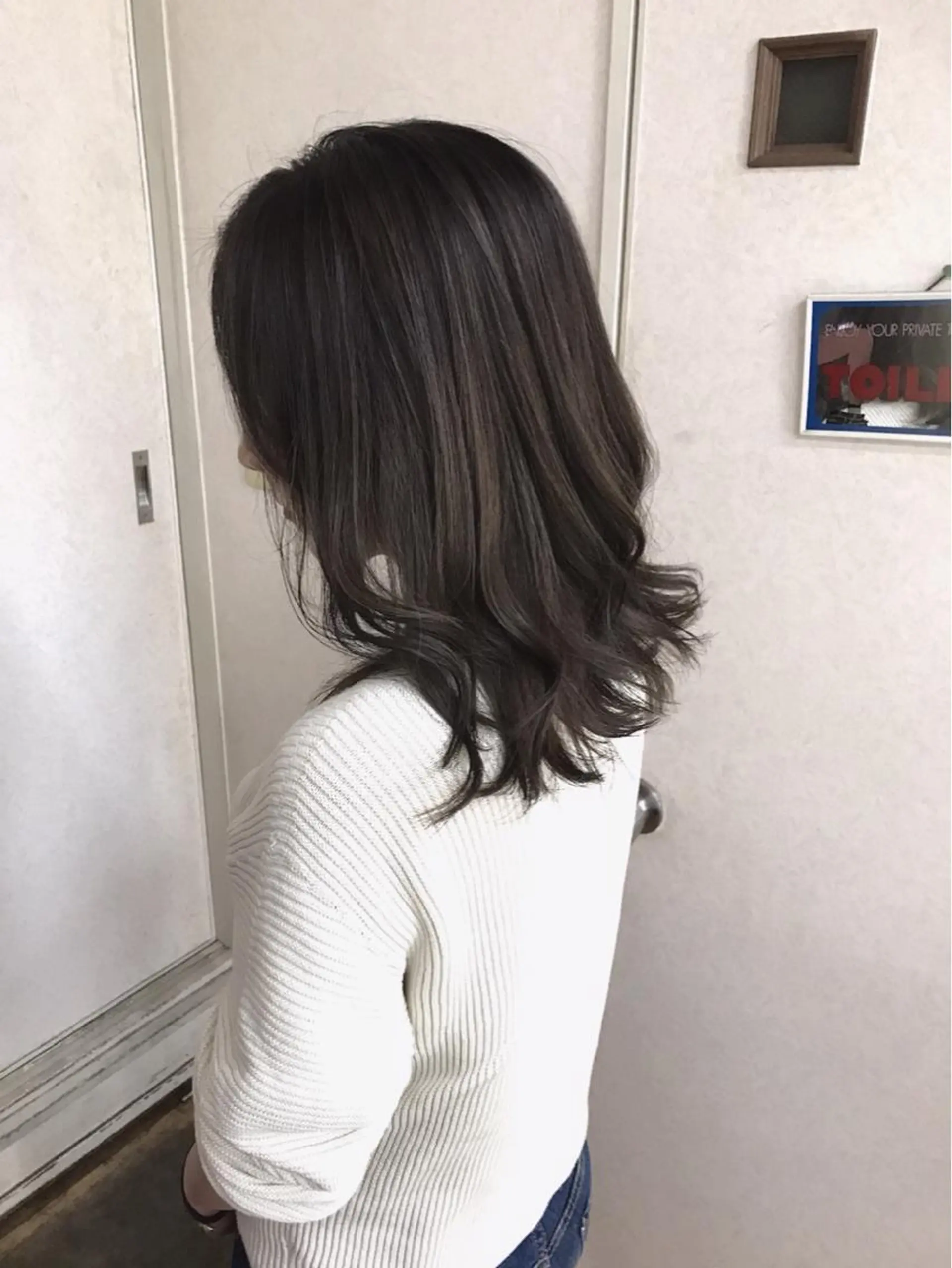 セミロング カラー ヘアアレンジ バレイヤージュ ハイライトカラー ハイライト レイヤーカット ヘアカラー 三輪 太一のヘアスタイル