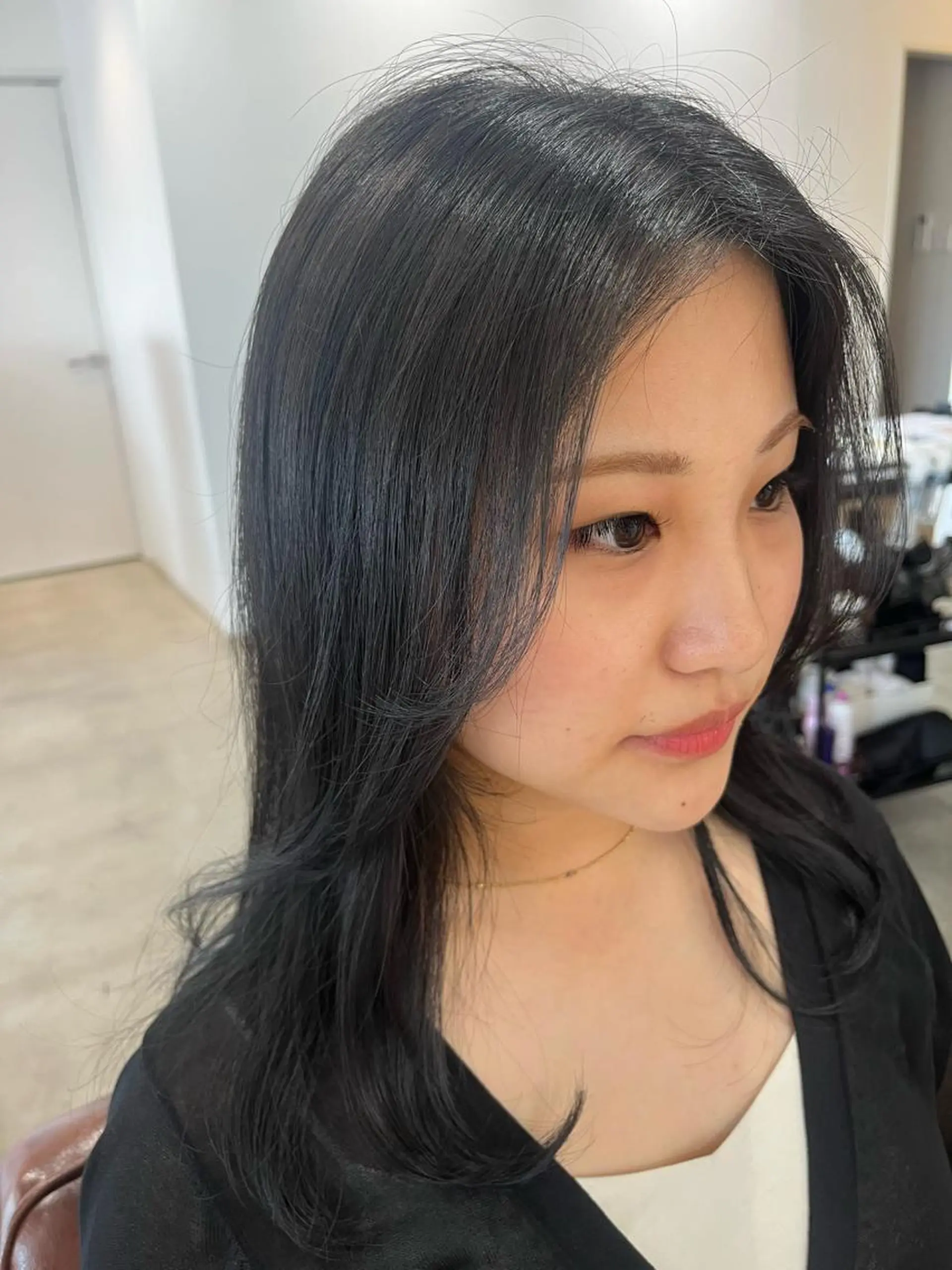 セミロング カラー アッシュ 顔まわりレイヤー レイヤーカット カット ヘアカラー トリートメント 三島 有佳里のヘアスタイル