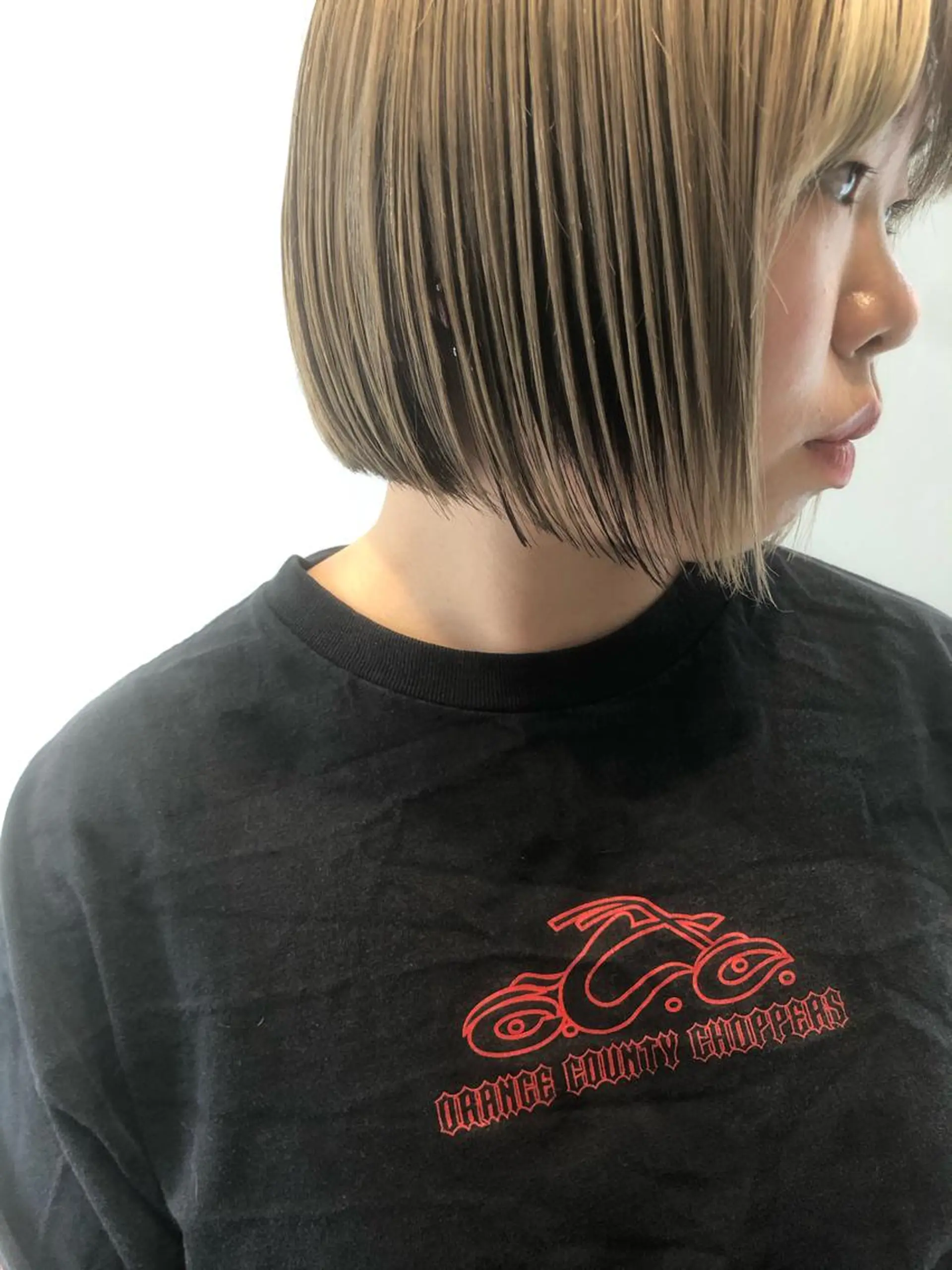 ミディアム カラー 切りっぱなしボブ ブリーチ インナーカラー ボブ ワタナベ テルマサのヘアスタイル