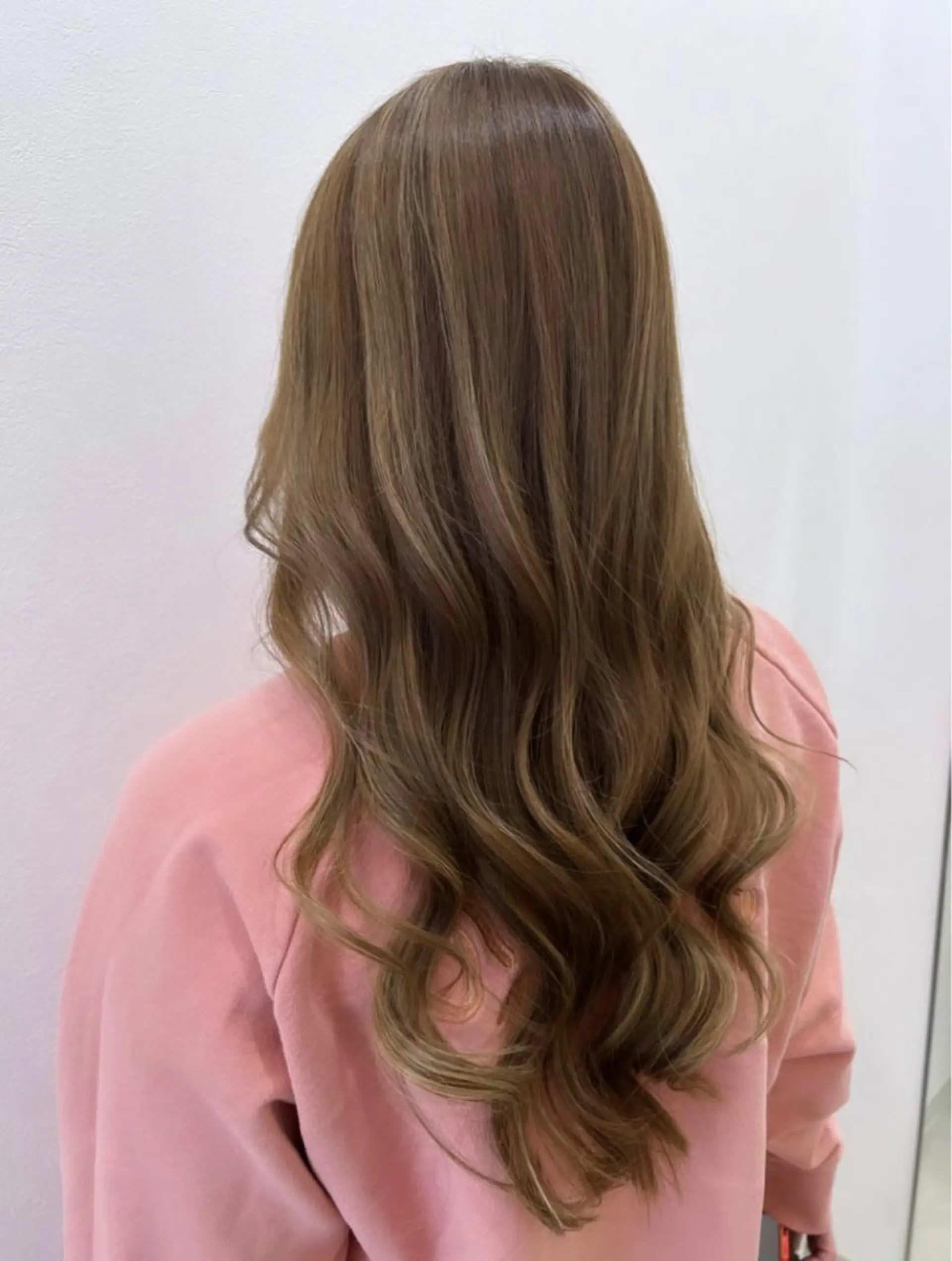 ロング カラー 岩本 菖のヘアスタイル