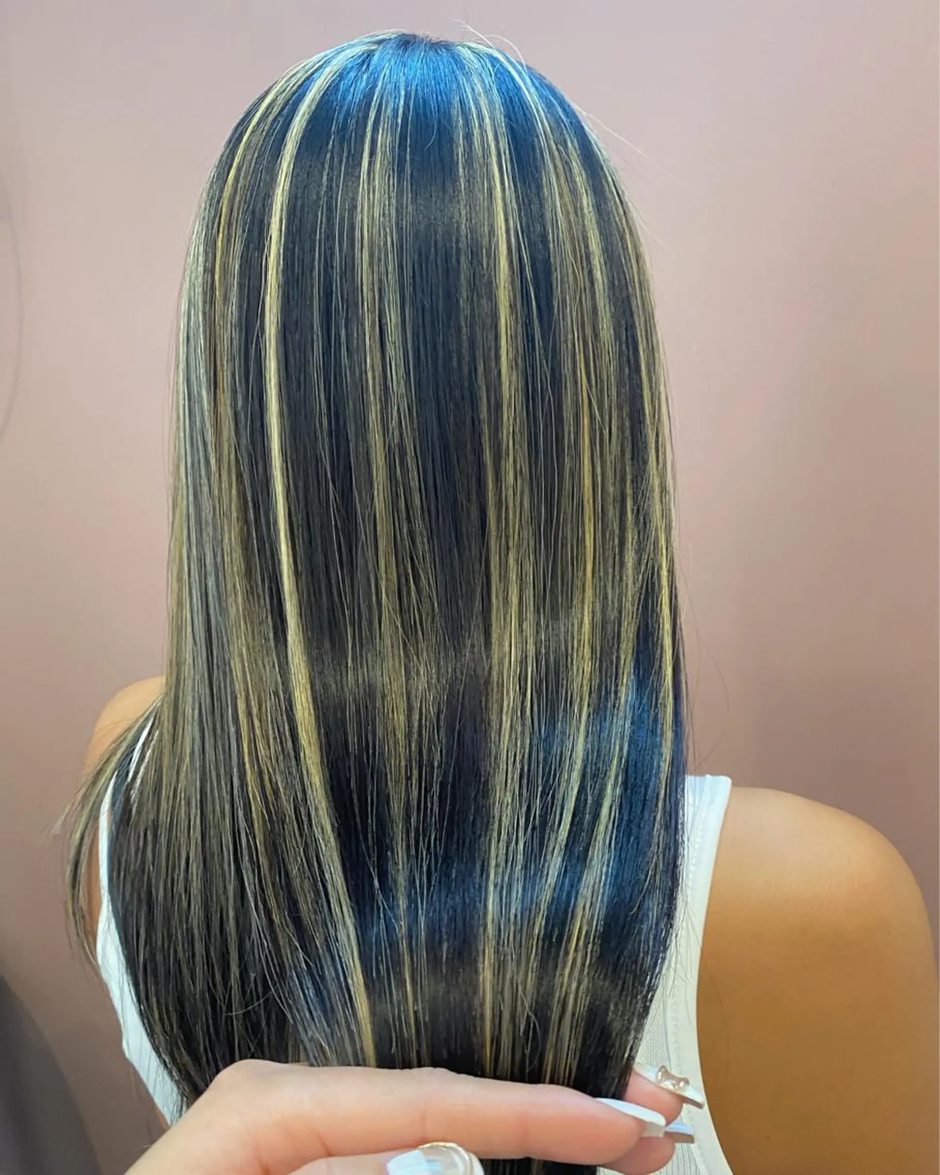 ロング カラー ブリーチ 抜きっぱなしブロンド ハイライトカラー ハイライト カット ヘアカラー トリートメント pep所属・pep natsumiのヘアスタイル