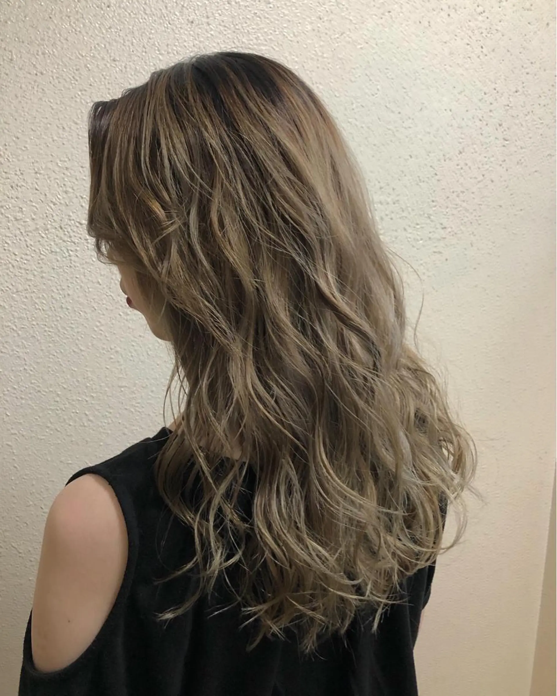 ミディアム カラー アッシュ ミルクティーアッシュ カット ヘアカラー トリートメント 半個室女性salon 🩰Natsumiのヘアスタイル