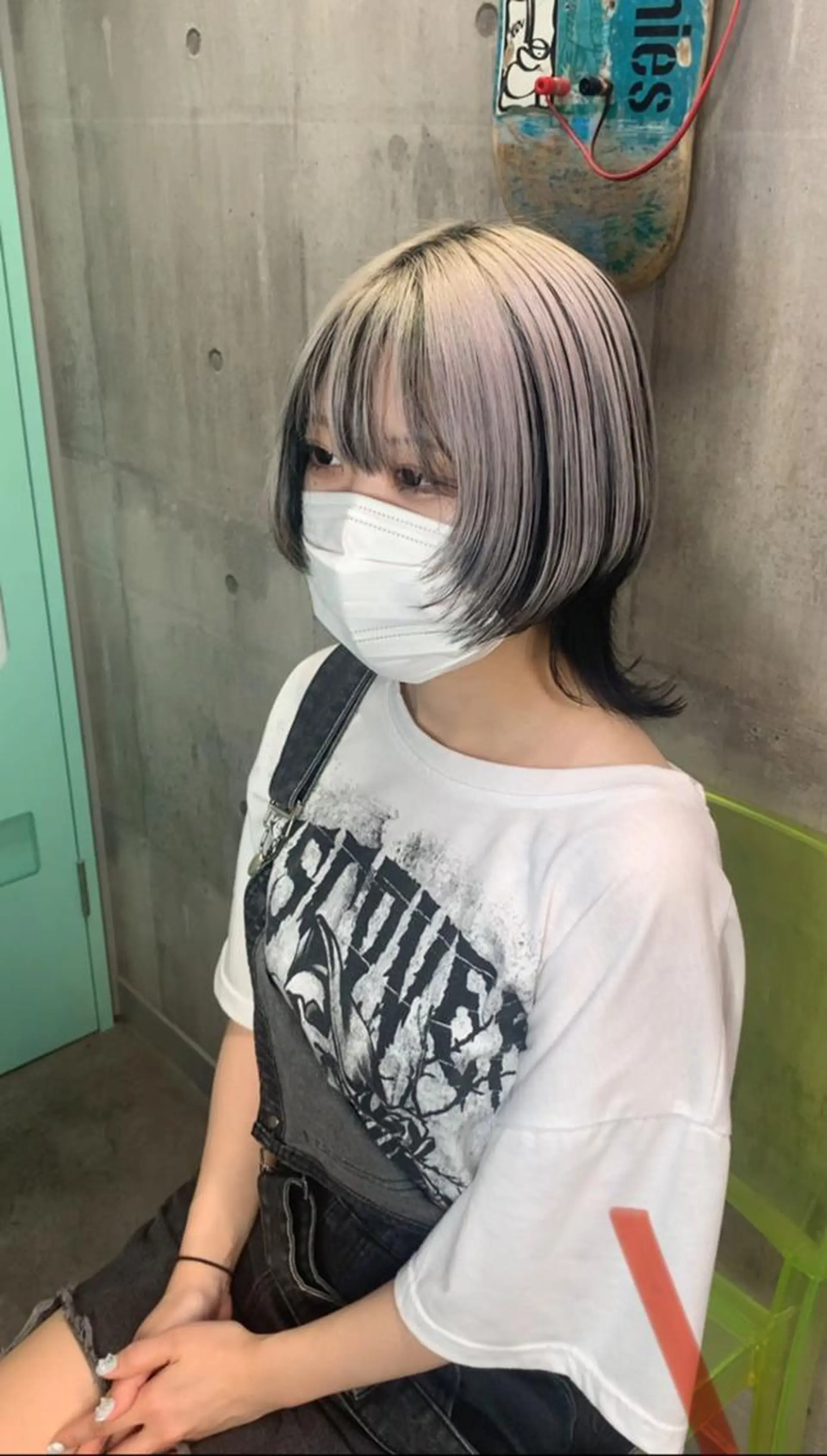 ミディアム カラー ウルフカットデザイン カラー特化アールイーのヘアスタイル