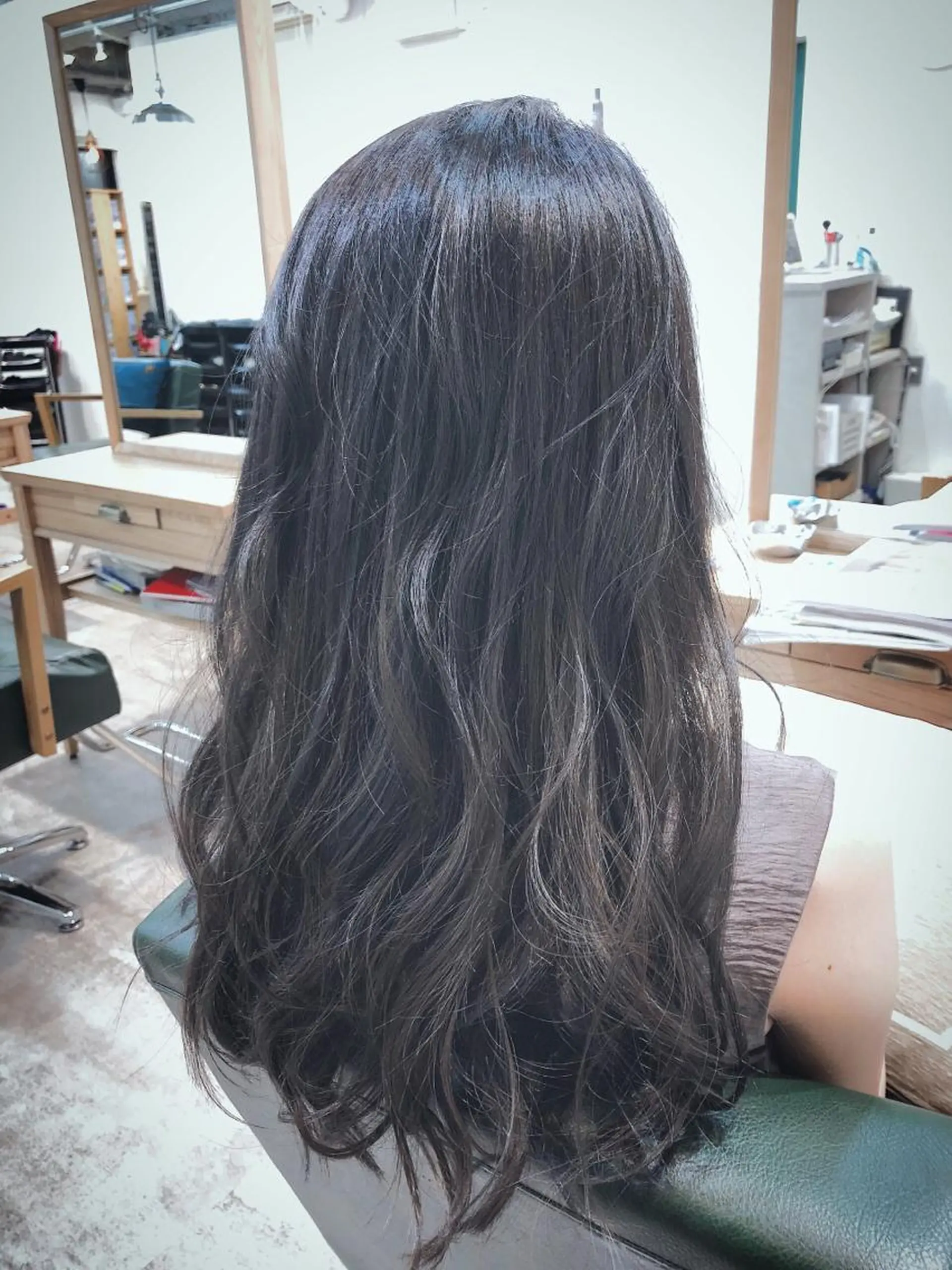 ロング カット ヘアカラー トリートメント 菊池 貢平のヘアスタイル