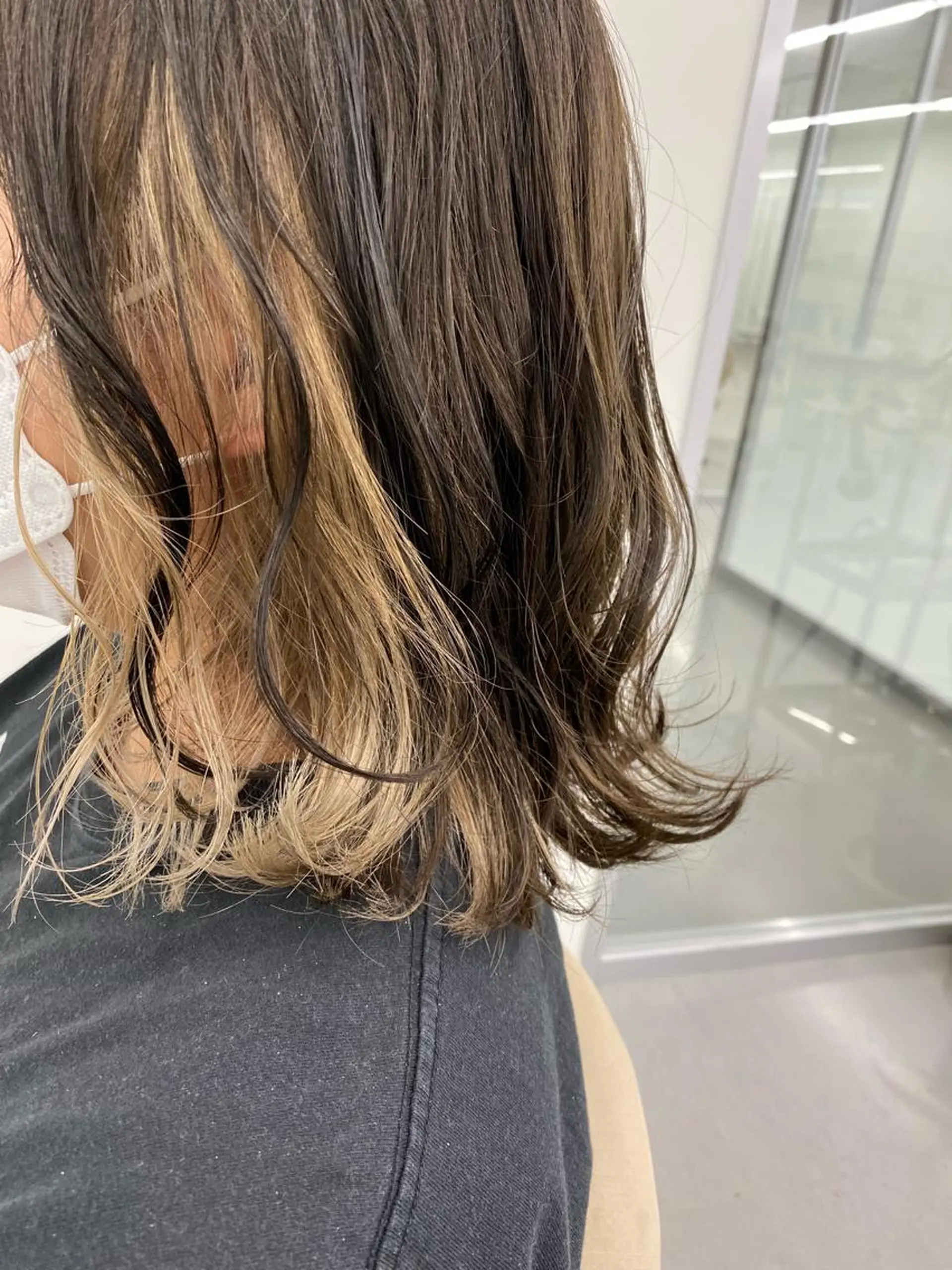 ミディアム カラー ベージュカラー インナーカラー 小岸 竜のヘアスタイル