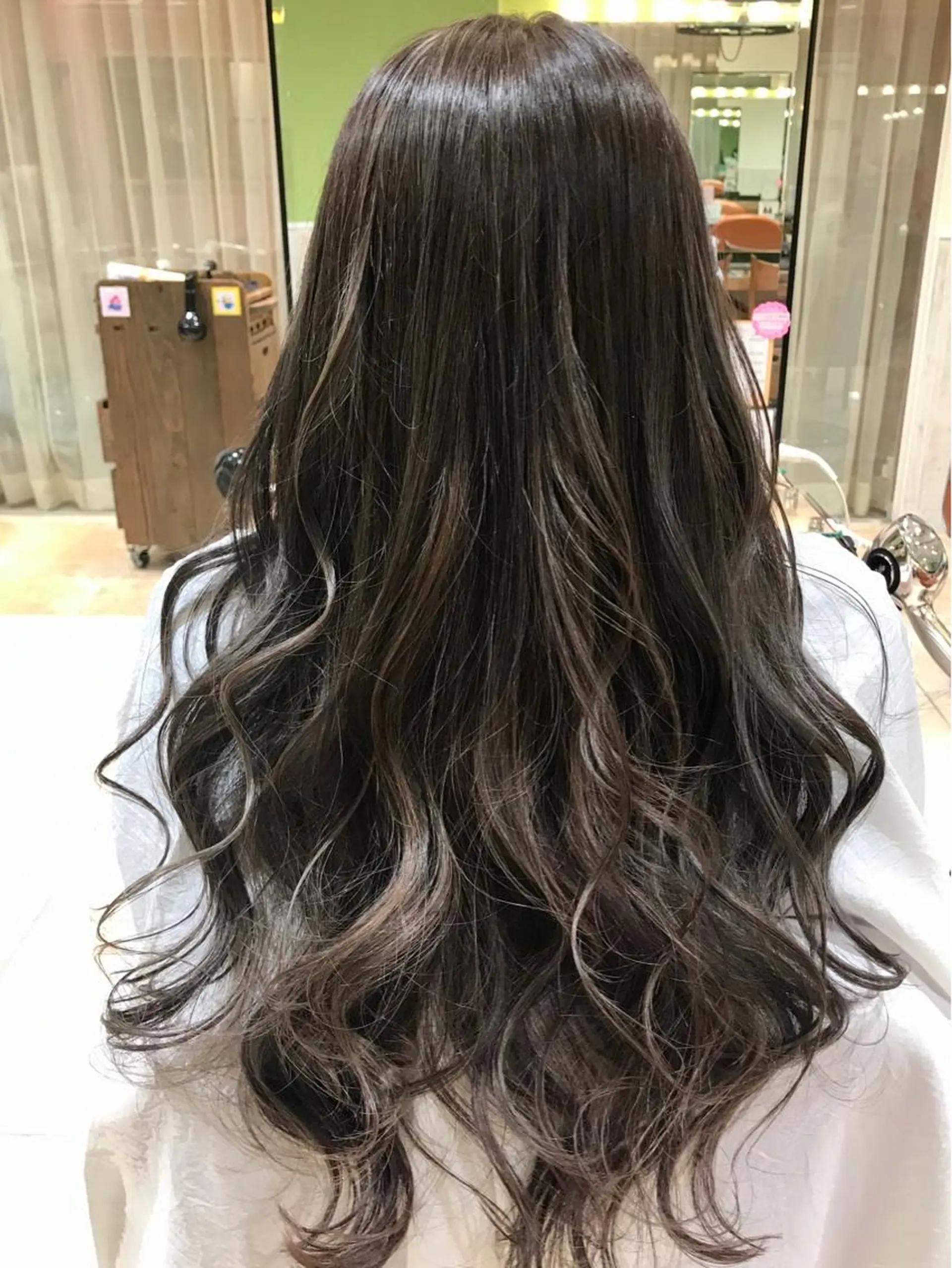 ロング カラー にしだ まりえのヘアスタイル