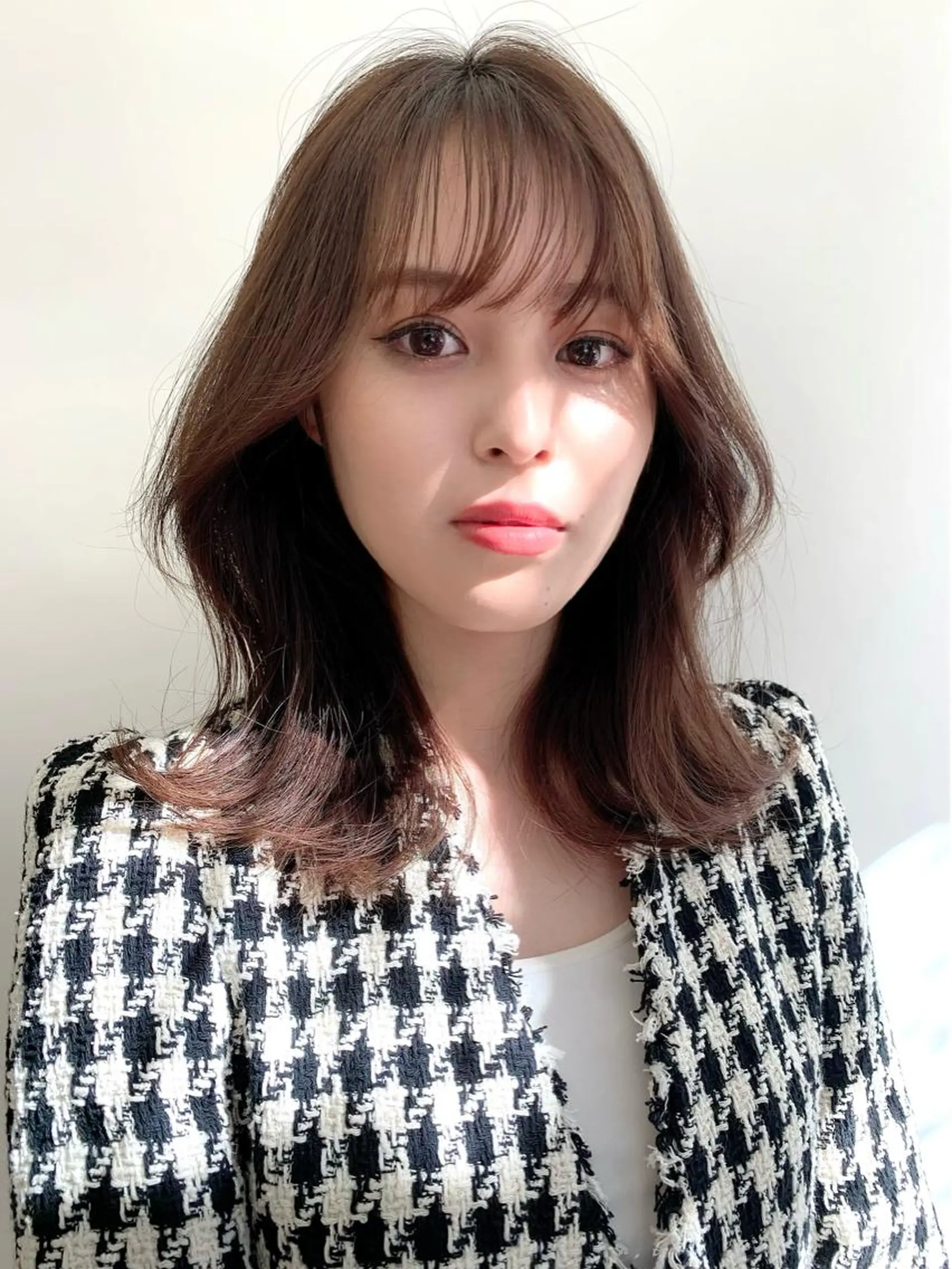 ミディアム カラー くびれヘア 韓国風ヘア 小顔カット オルチャンヘア ワンホンヘア カット ヘアカラー トリートメント 鈴木 一貴のヘアスタイル