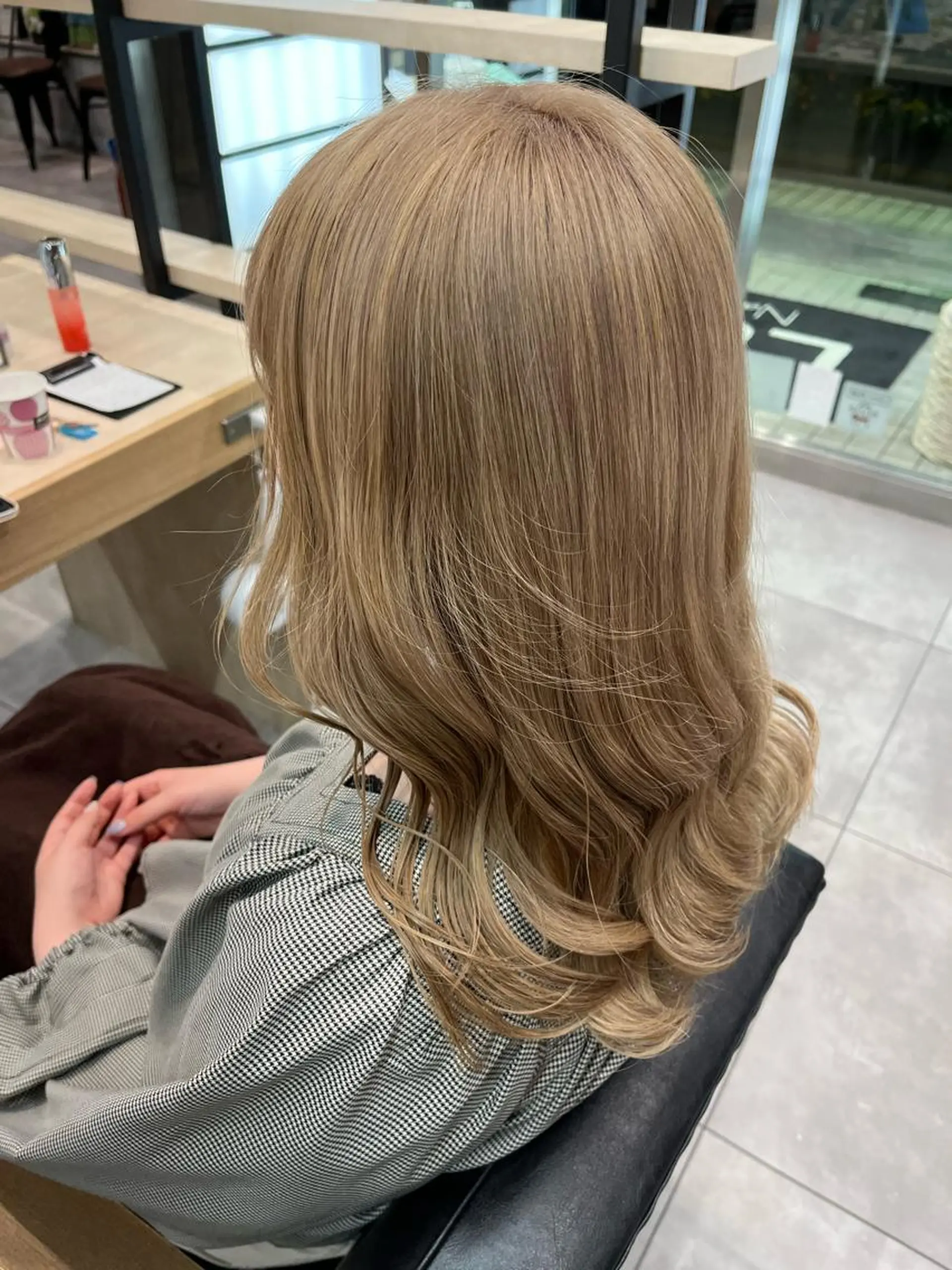 ロング カラー ヘアカラー トリートメント 三輪 珠美のヘアスタイル