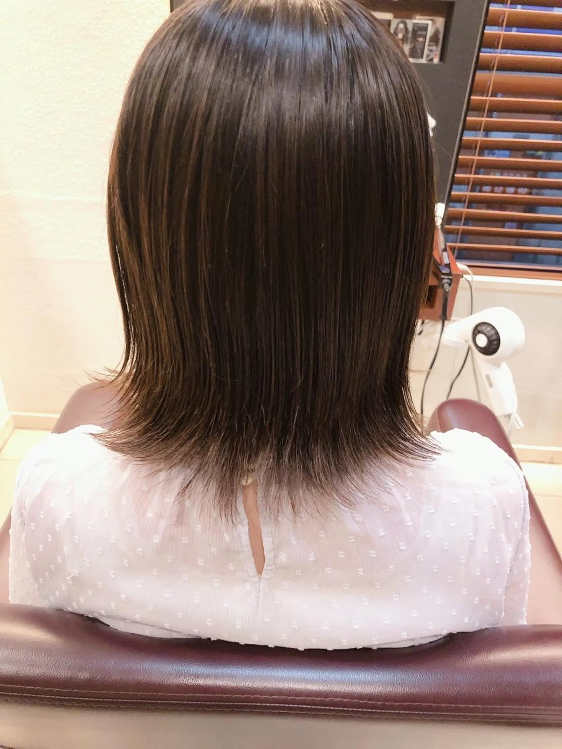 ショート 外ハネヘア こすげひろと カラー講師のヘアスタイル