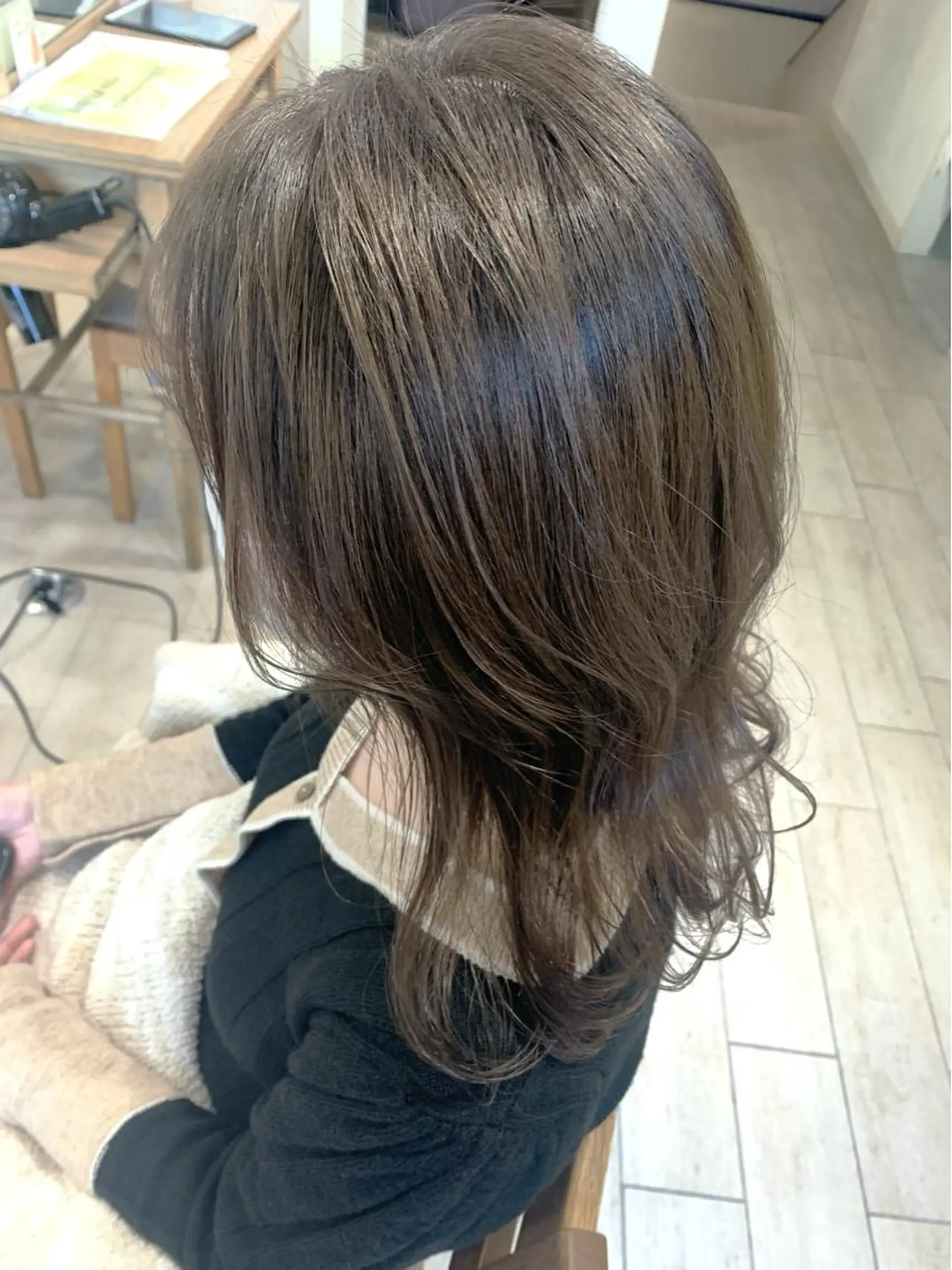 ミディアム カラー 勝野 優佳のヘアスタイル