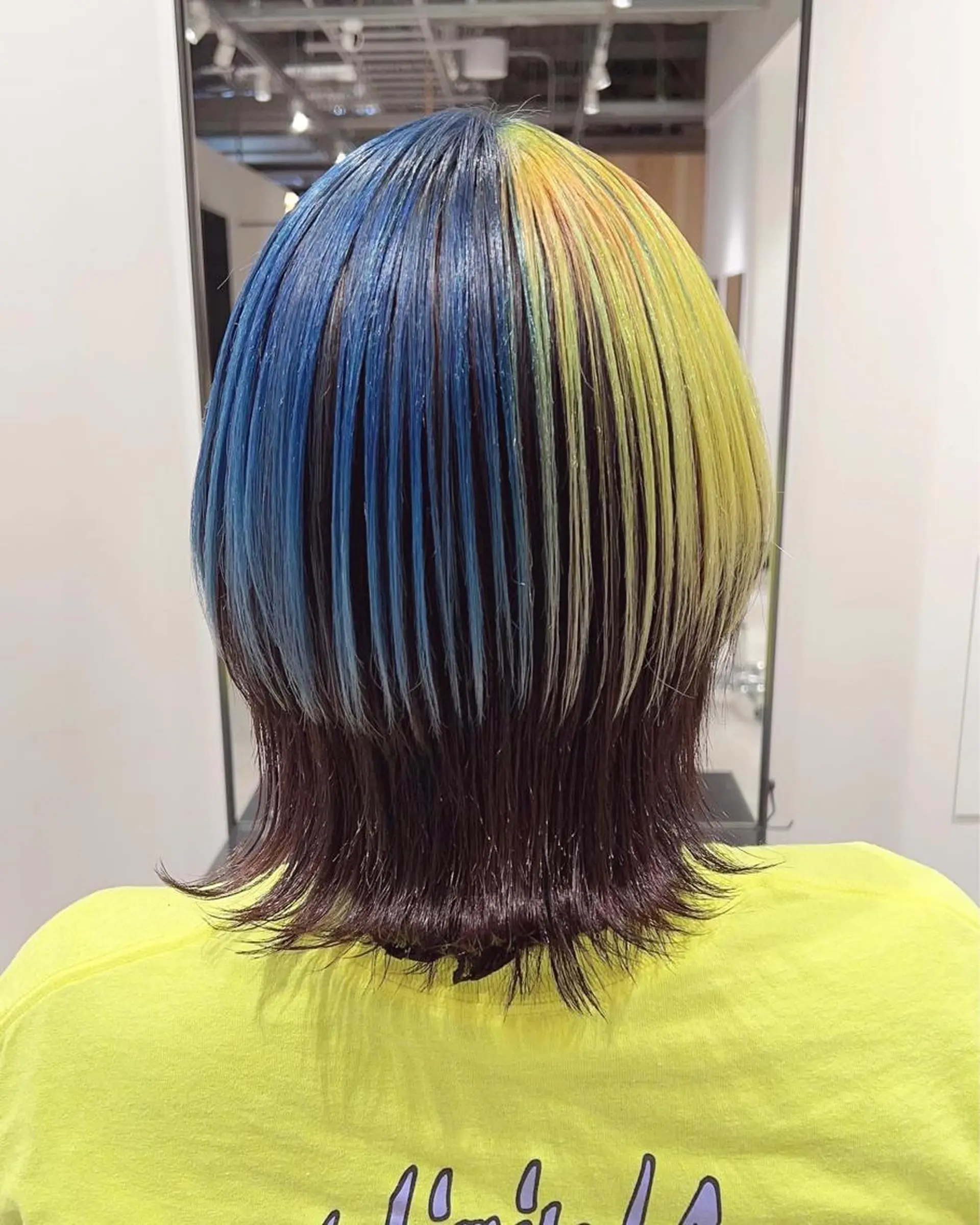 ミディアム カラー デザインカラー ウルフカット カット ヘアカラー スキバサミを使わない カット🌼唯🌼のヘアスタイル