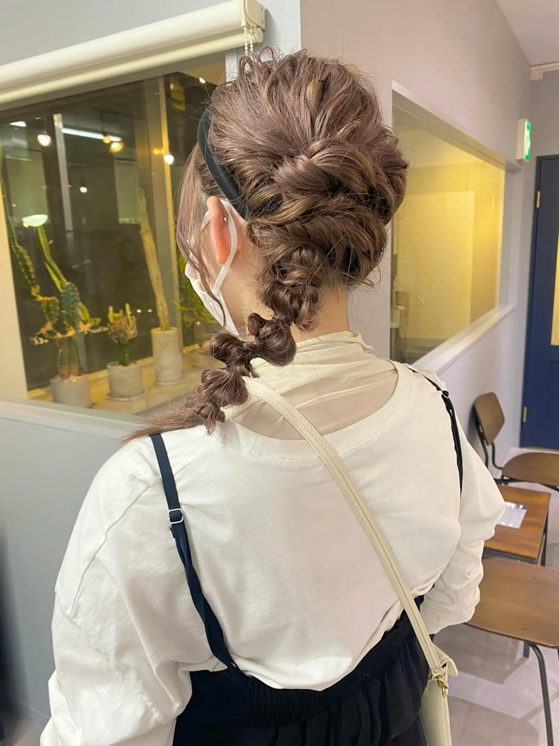 ミディアム ヘアアレンジ カチューシャ きよはらちさき🍑 柔らかカラー🌱🫧のヘアスタイル