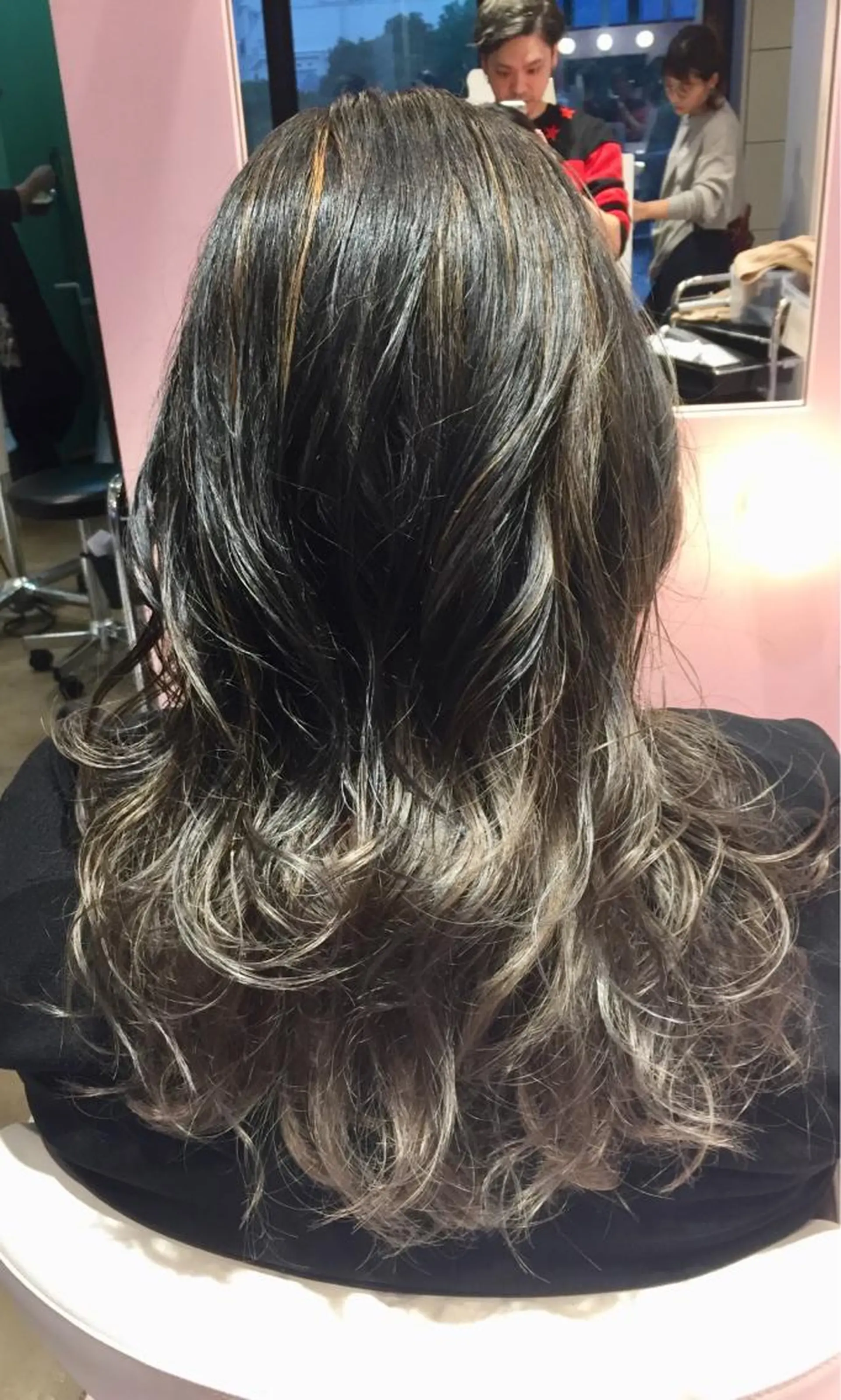 セミロング アッシュ アッシュグレー アッシュグレージュ カット ヘアカラー トリートメント 所渉/韓国レイヤー /ウルフカットのヘアスタイル