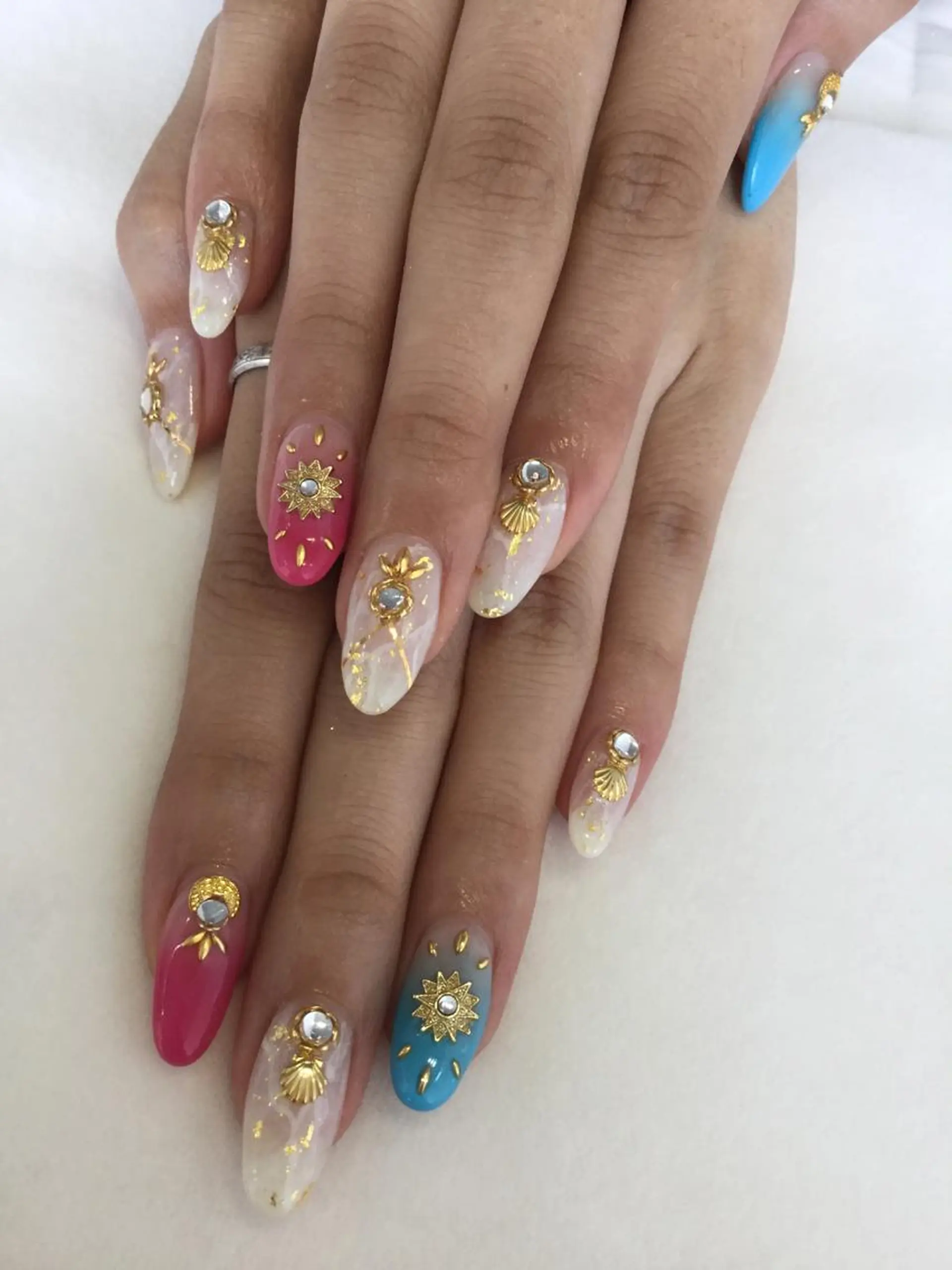 ネイル ハンドネイル 💎🐰 saki. m 🐰💎のネイルデザイン