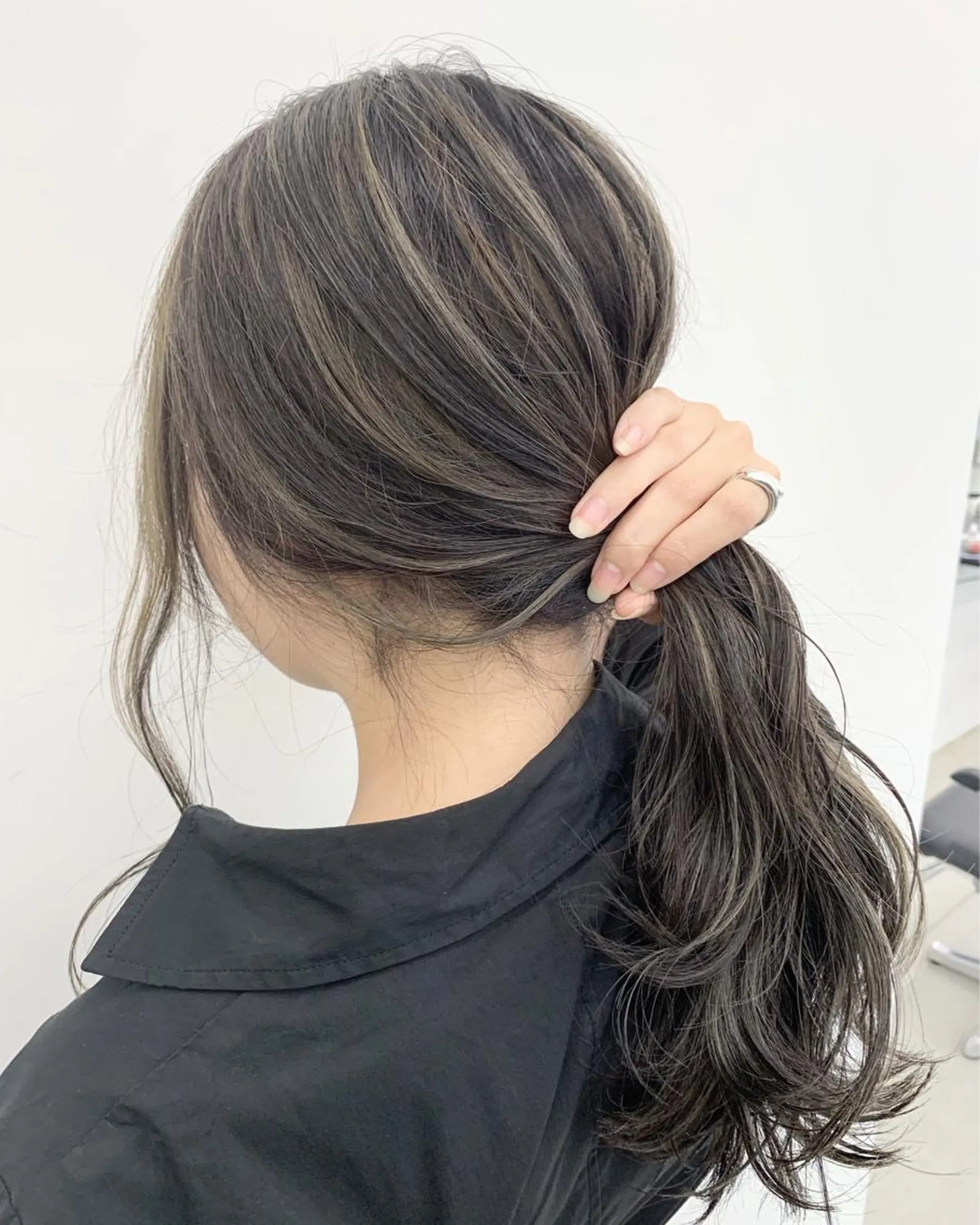 セミロング ハイライト 山田 絵里菜のヘアスタイル