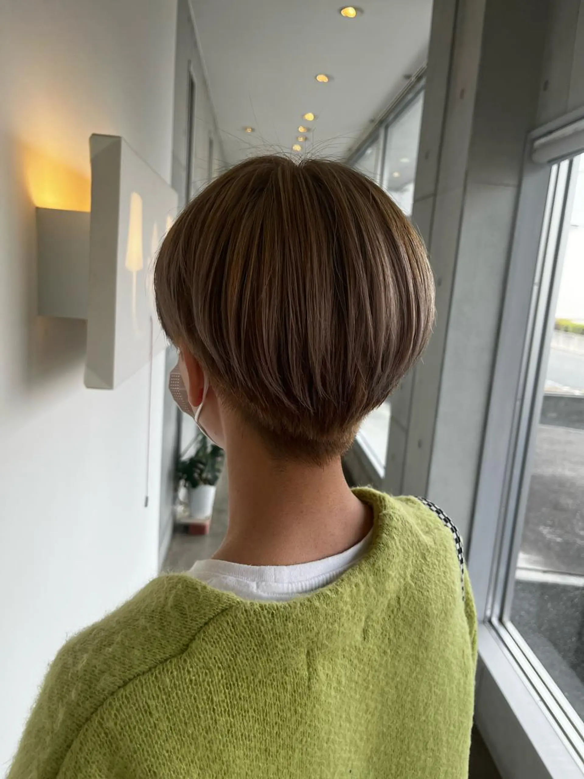 ショート カラー ベージュカラー ブリーチ ハイトーンカラー ショートヘア おせ ちさとのヘアスタイル