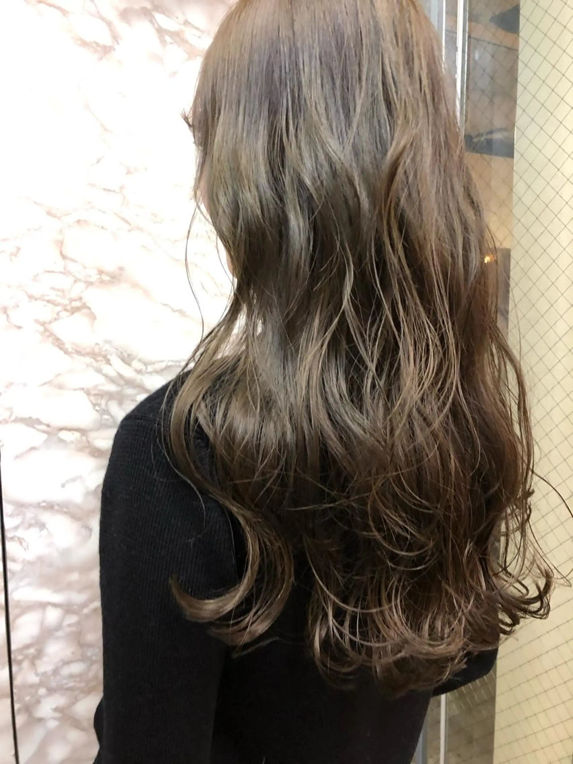 ロング カラー パーマ ヘアアレンジ メンズ ベージュカラー ミルクティーベージュ カット ヘアカラー トリートメント TOMO GEEKS代表のヘアスタイル