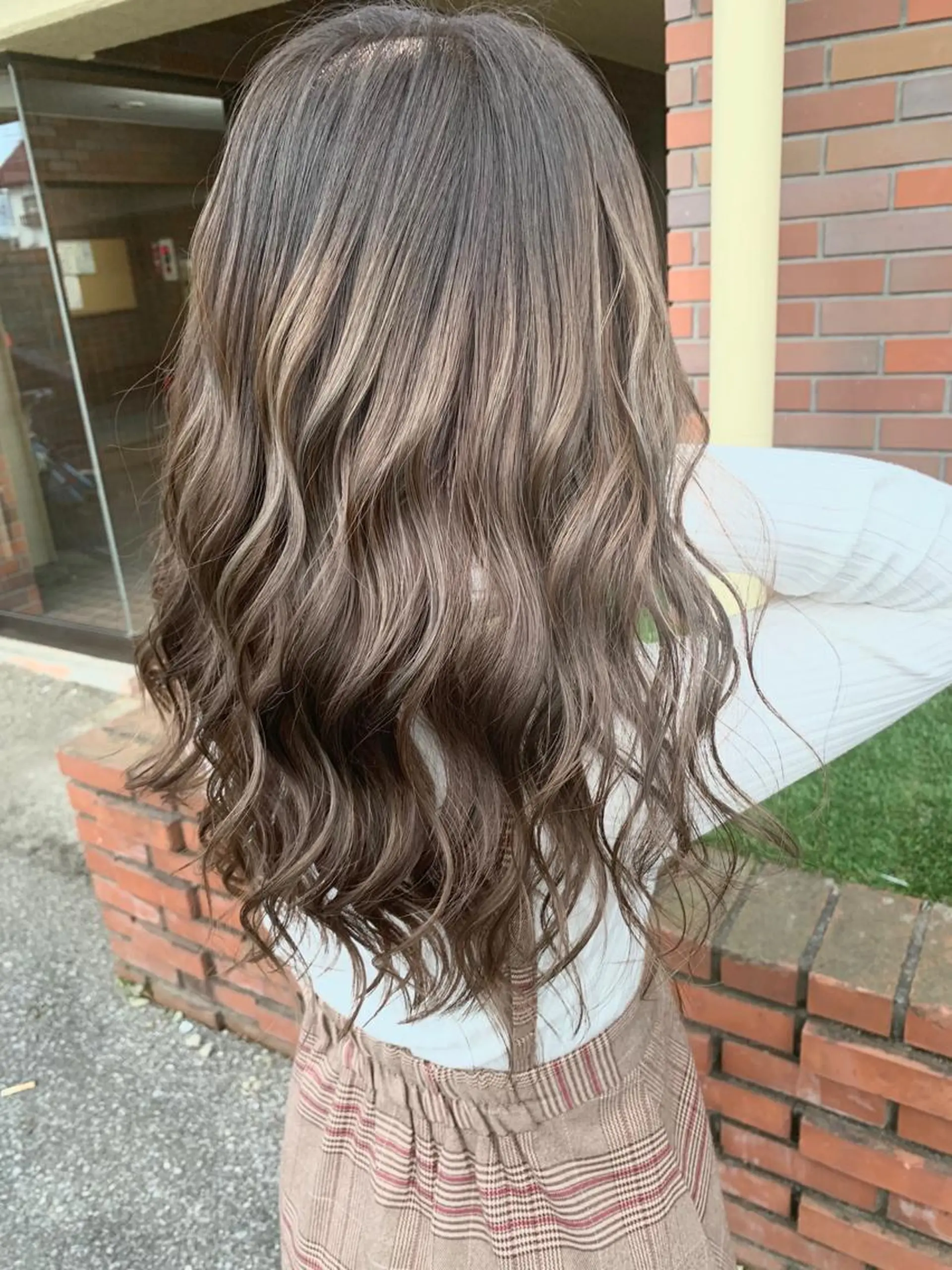 セミロング アッシュ ハイライト yoshihara yuukiのヘアスタイル