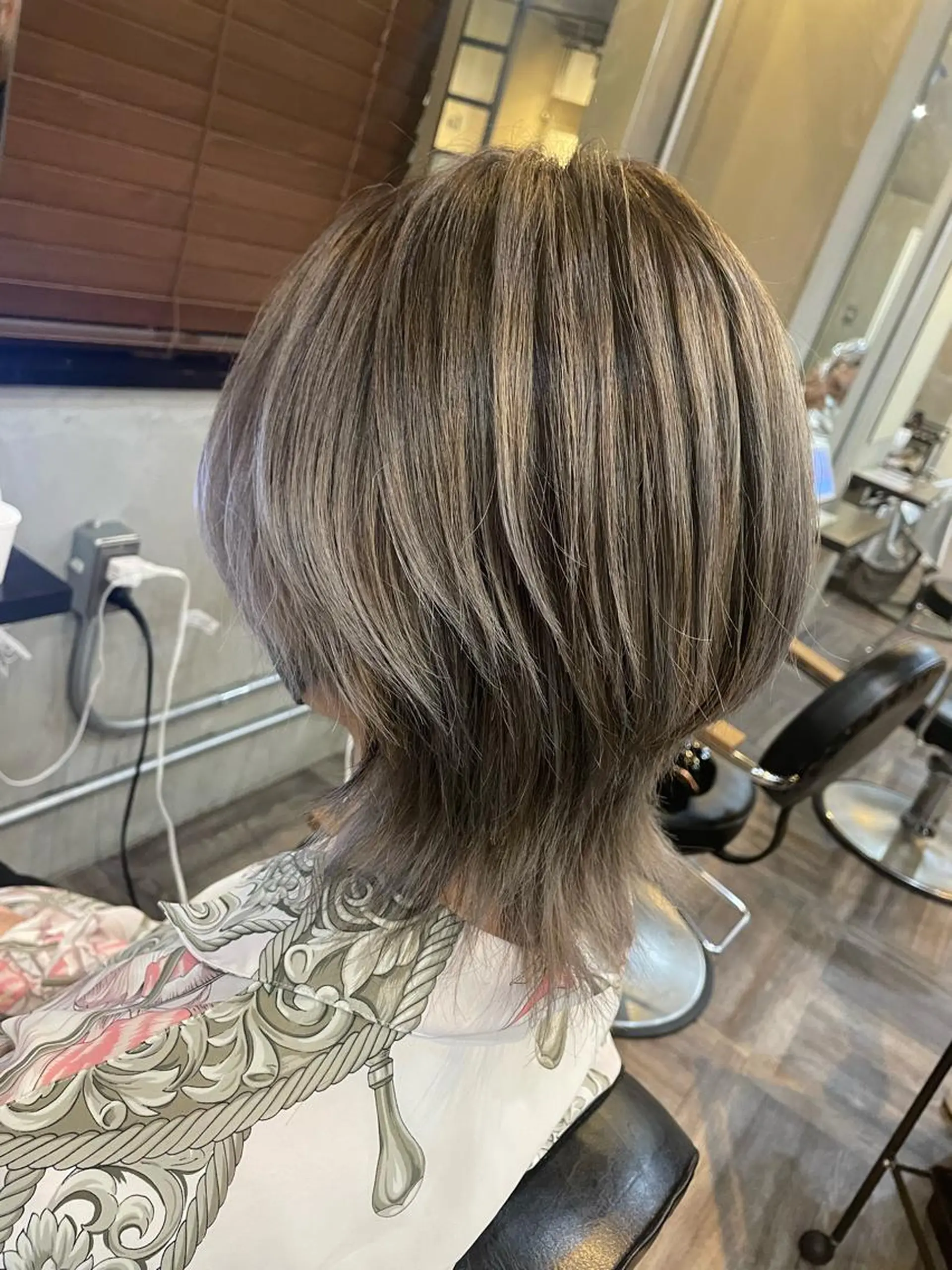 ミディアム カラー バレイヤージュ レイヤーカット ウルフカット La fith 店長 城谷颯人のヘアスタイル