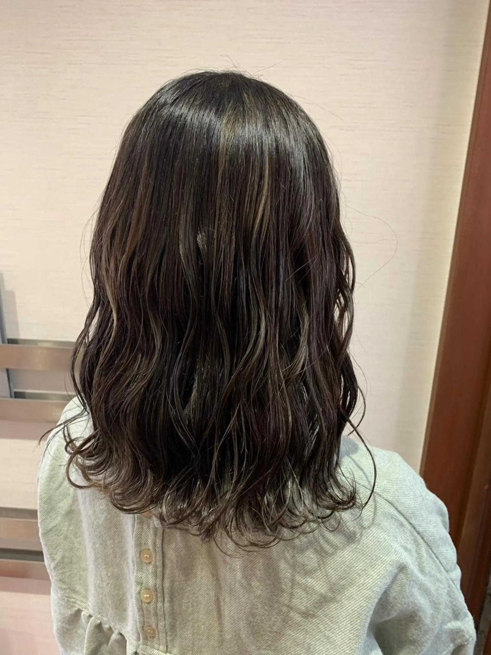 ミディアム カラー 蓮見  友里のヘアスタイル