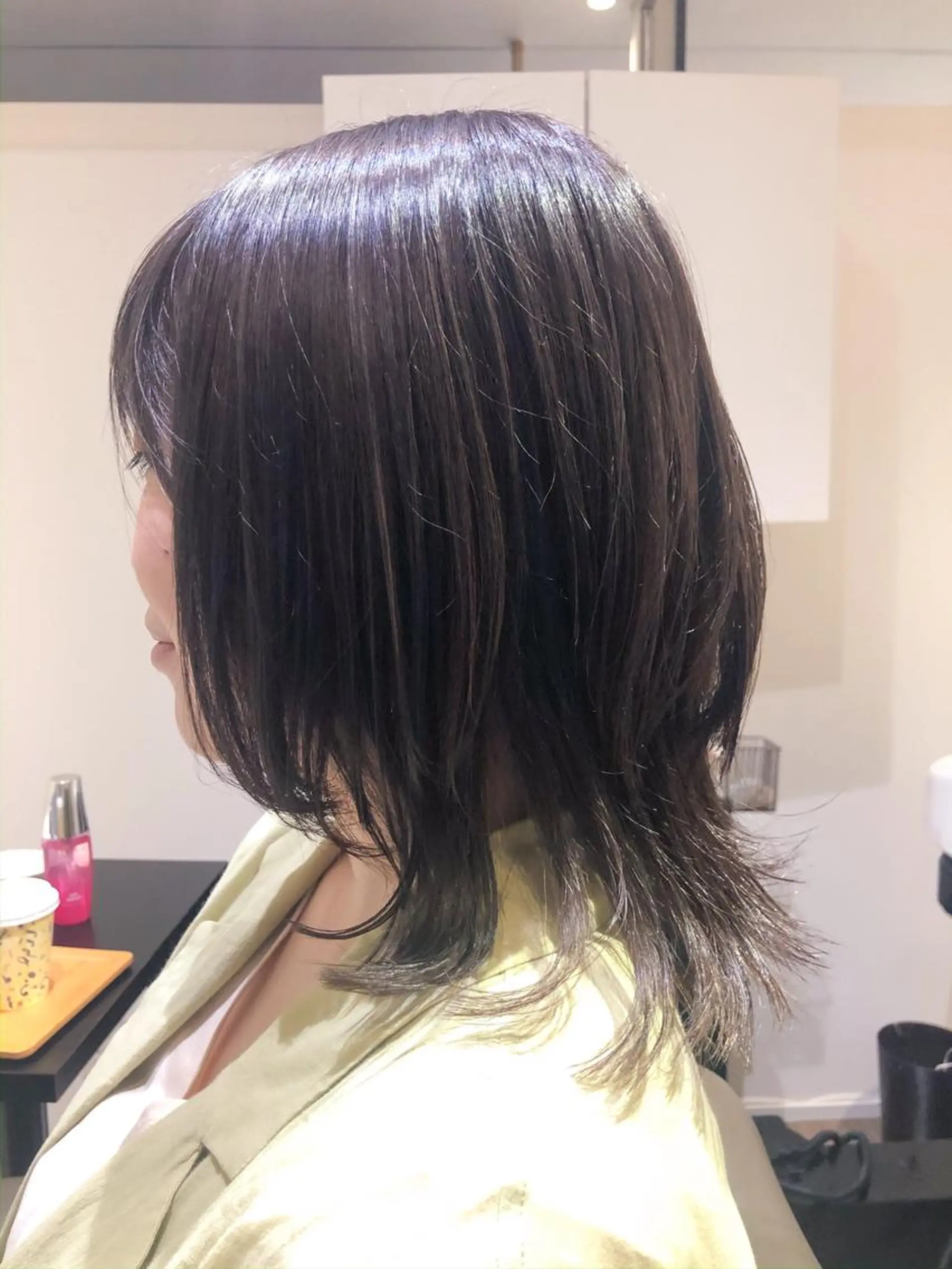 ミディアム アッシュ ウルフカット コトネ🫧 韓国風レイヤーカットのヘアスタイル